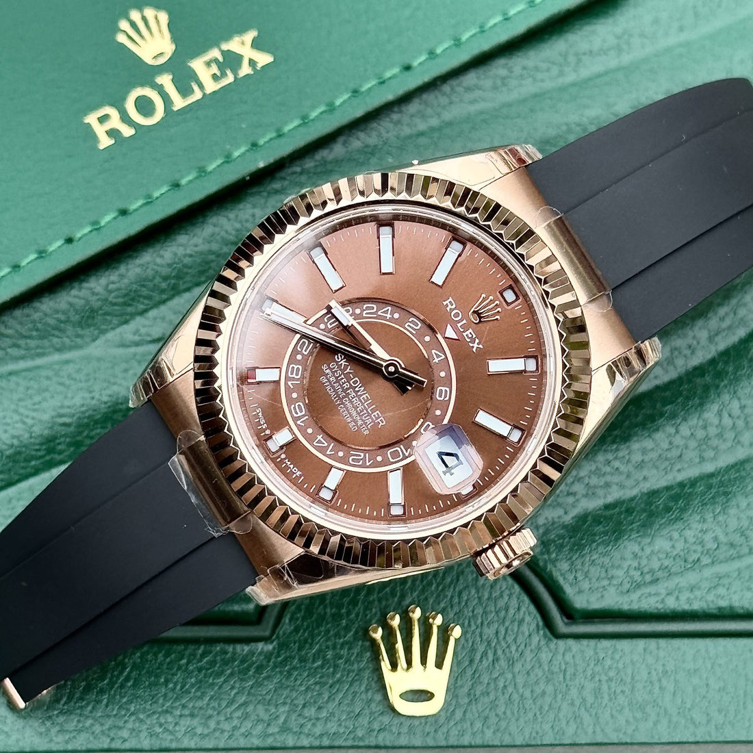 Rolex Sky-Dweller 336235 Cadran chocolat Bracelet caoutchouc 42 mm