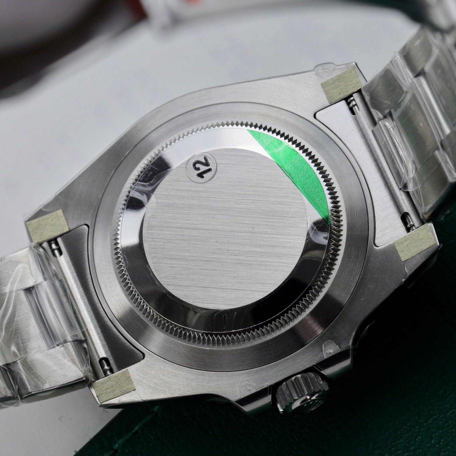 Rolex Submariner 116610LV Hulk 40 mm