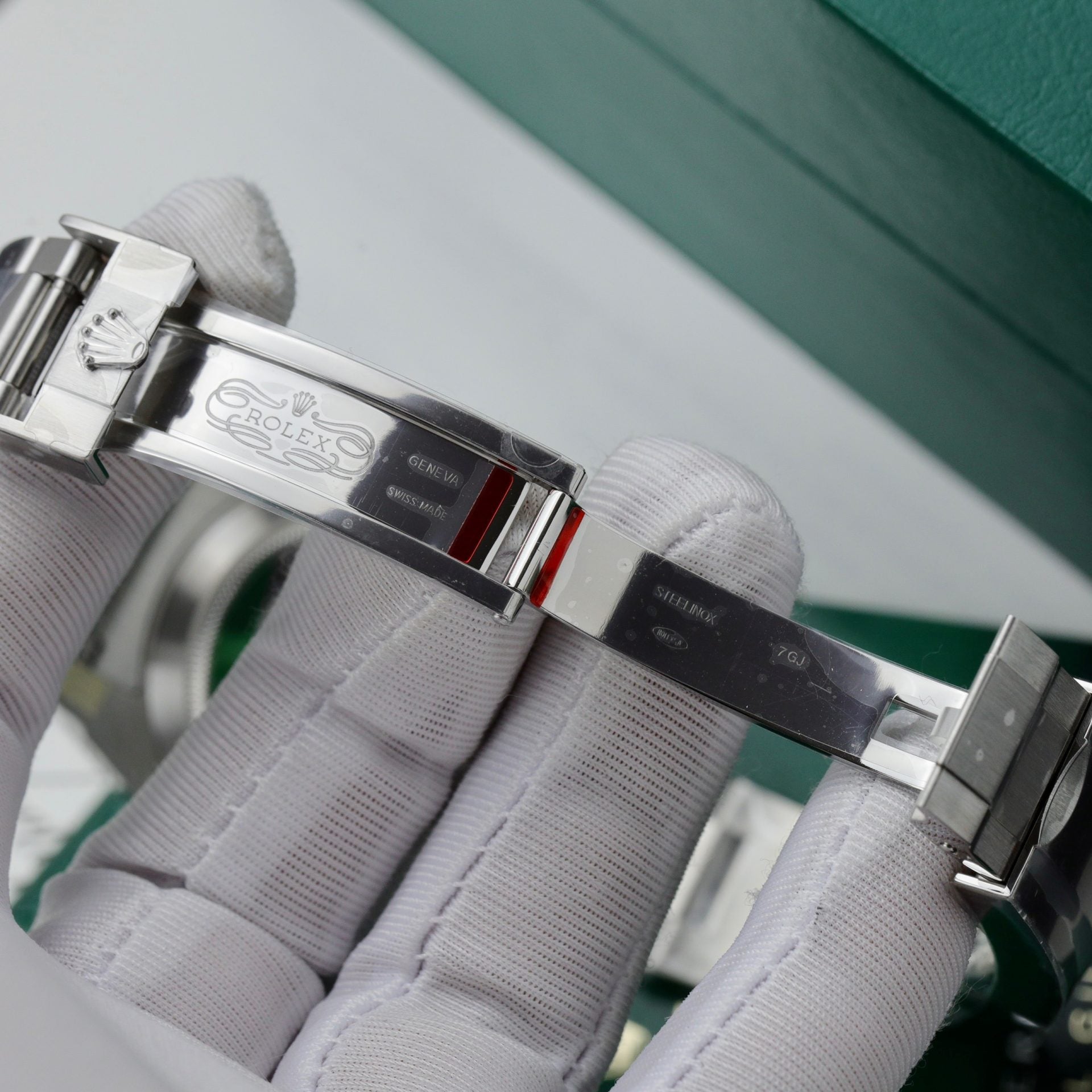 Rolex Submariner Date 116610LV Hulk 41mm