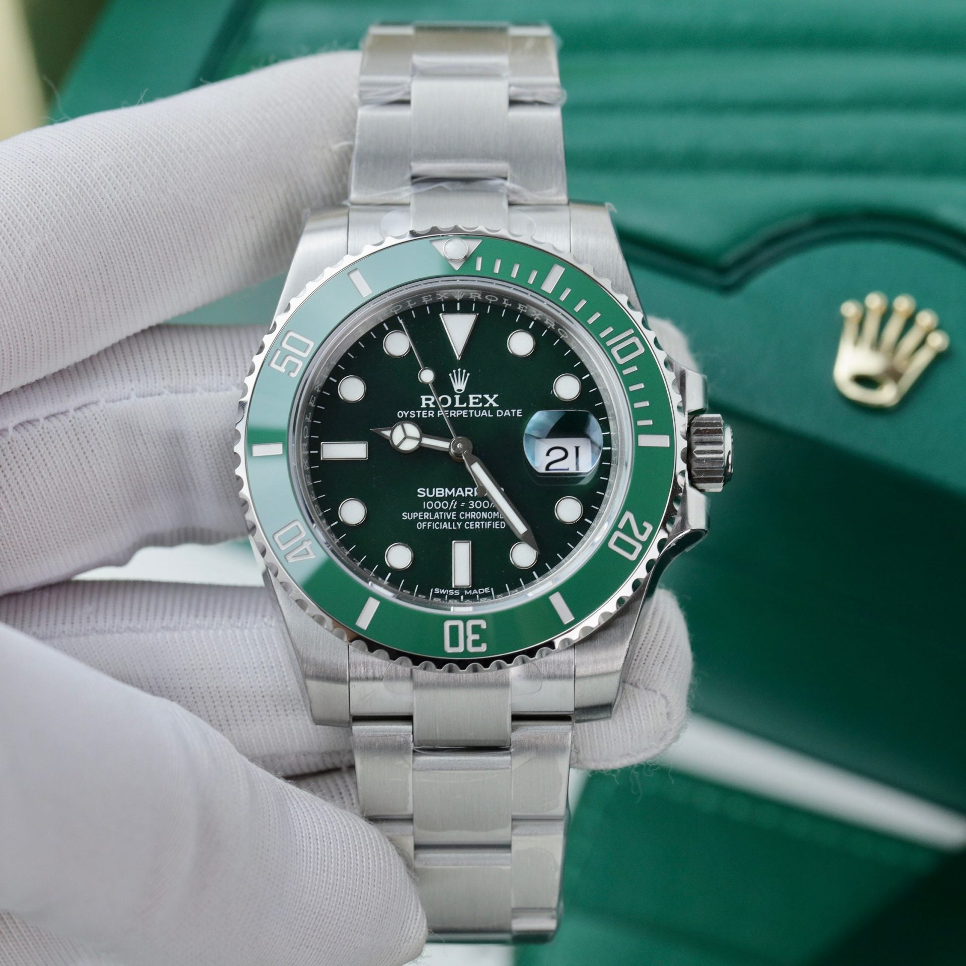 Rolex Submariner Date 116610LV Hulk 41mm