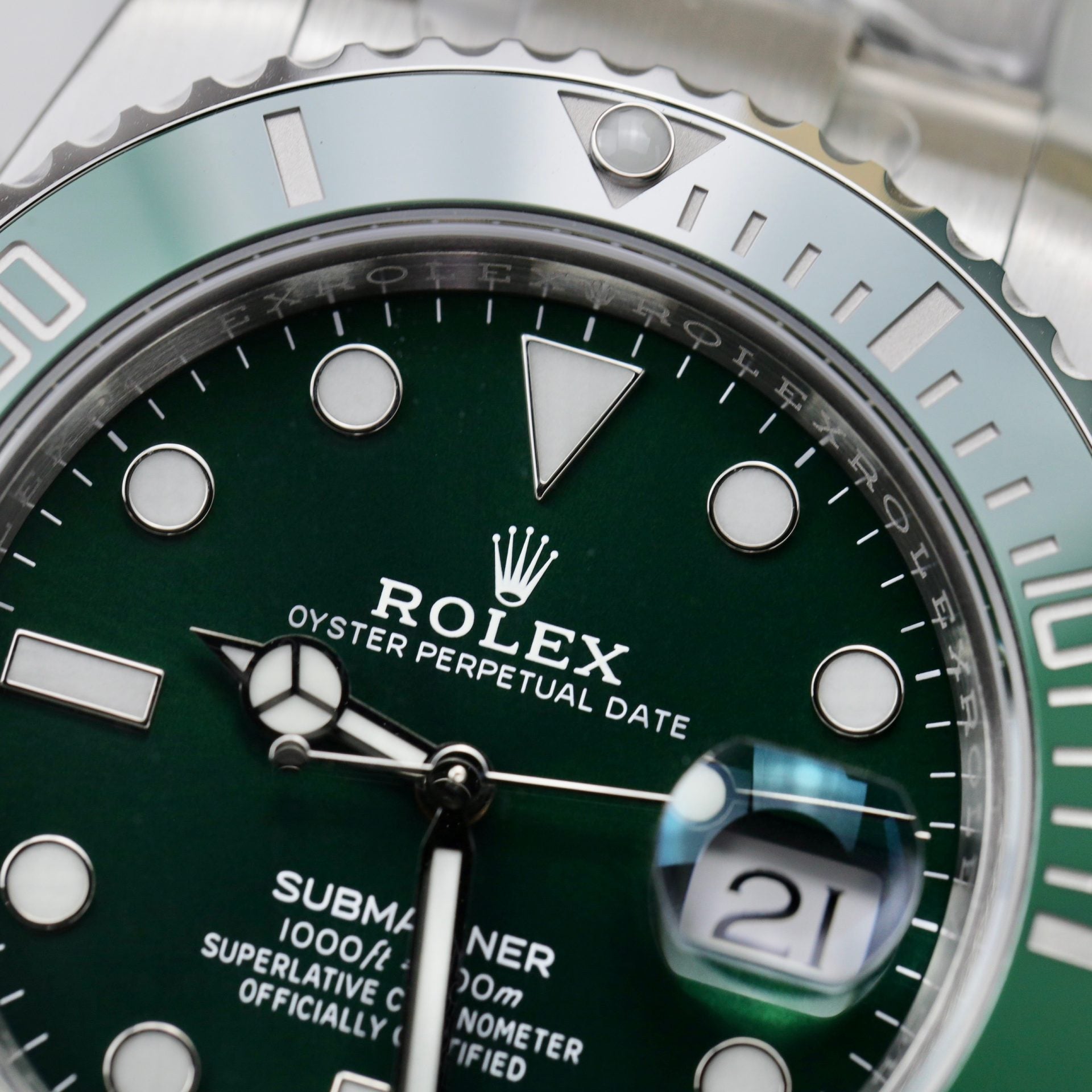 Rolex Submariner Date 116610LV Hulk 41mm