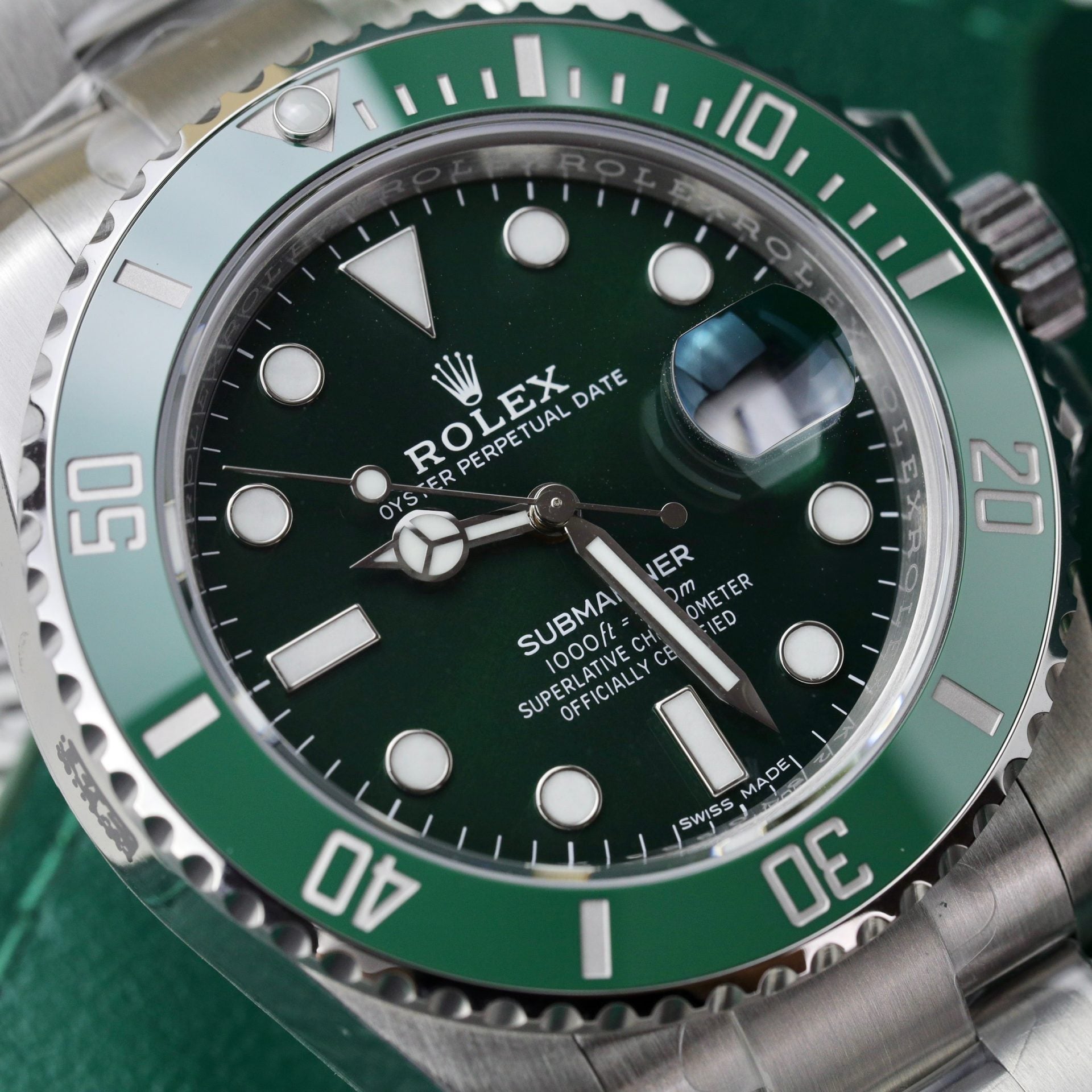Rolex Submariner Date 116610LV Hulk 41mm