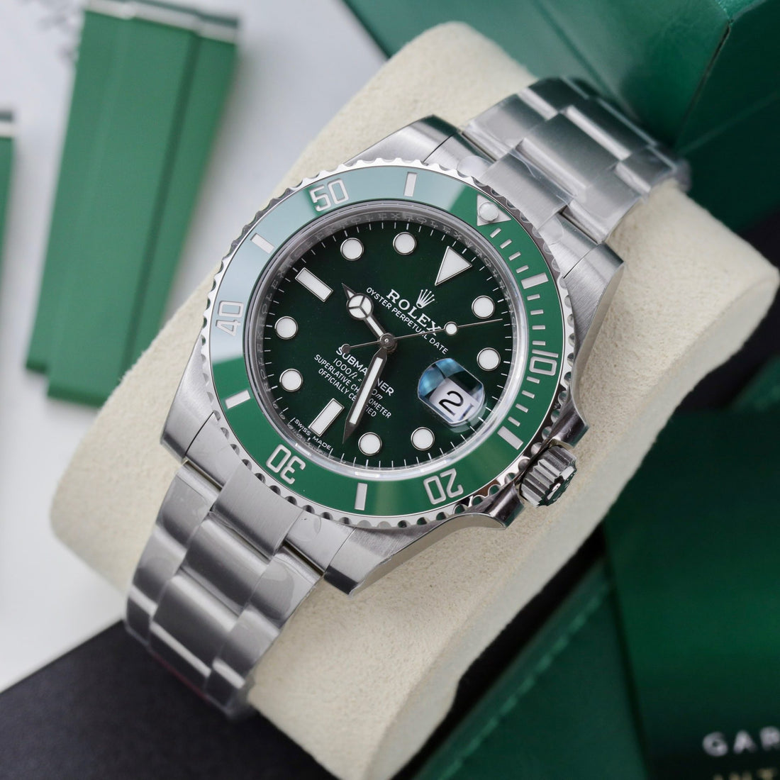 Rolex Submariner Date 116610LV Hulk 41mm