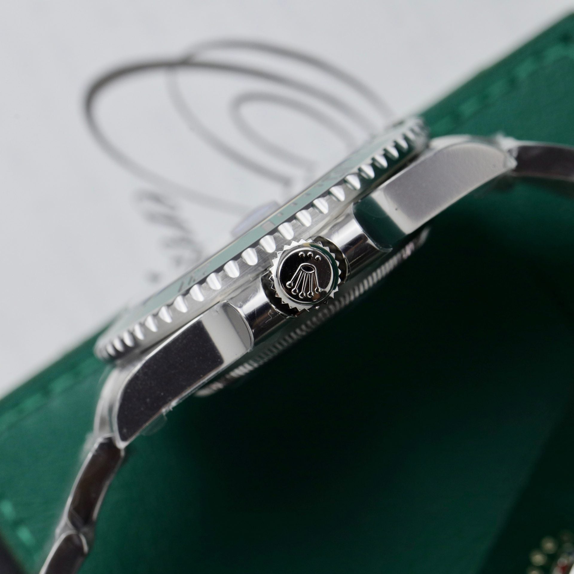 Rolex Submariner Date 116610LV Hulk 41mm