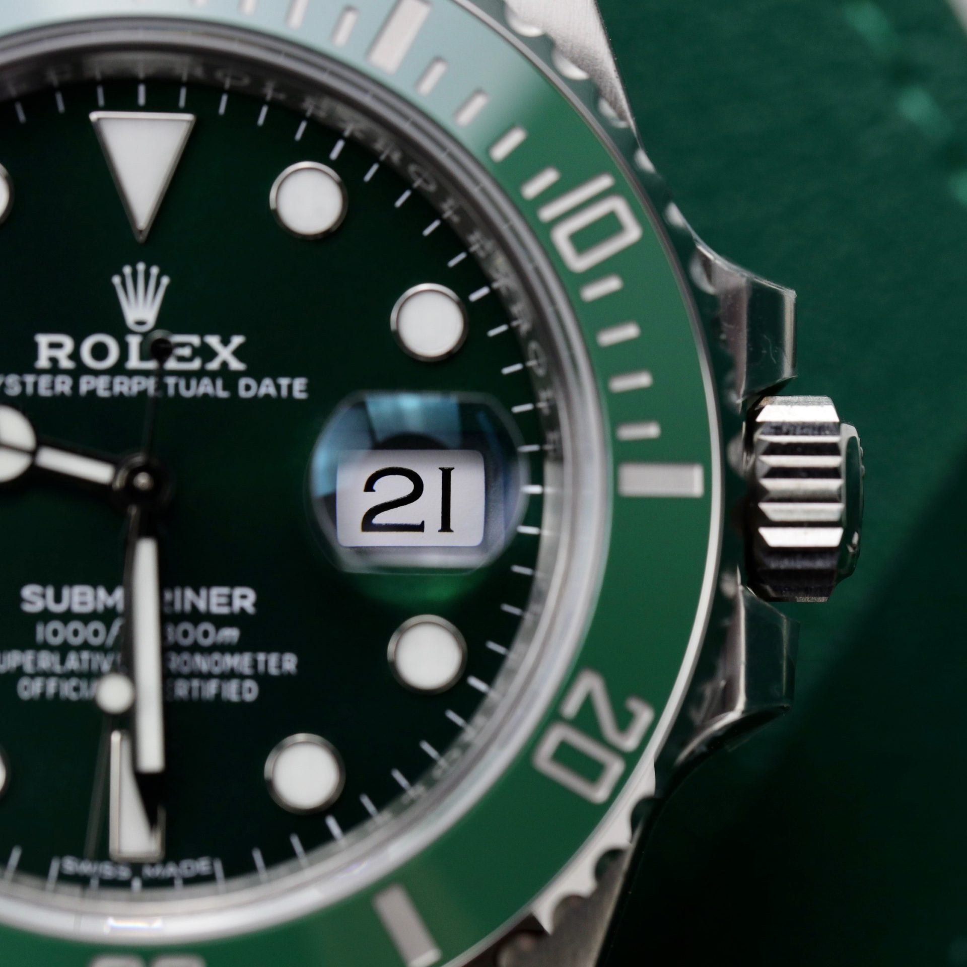 Rolex Submariner Date 116610LV Hulk 41mm