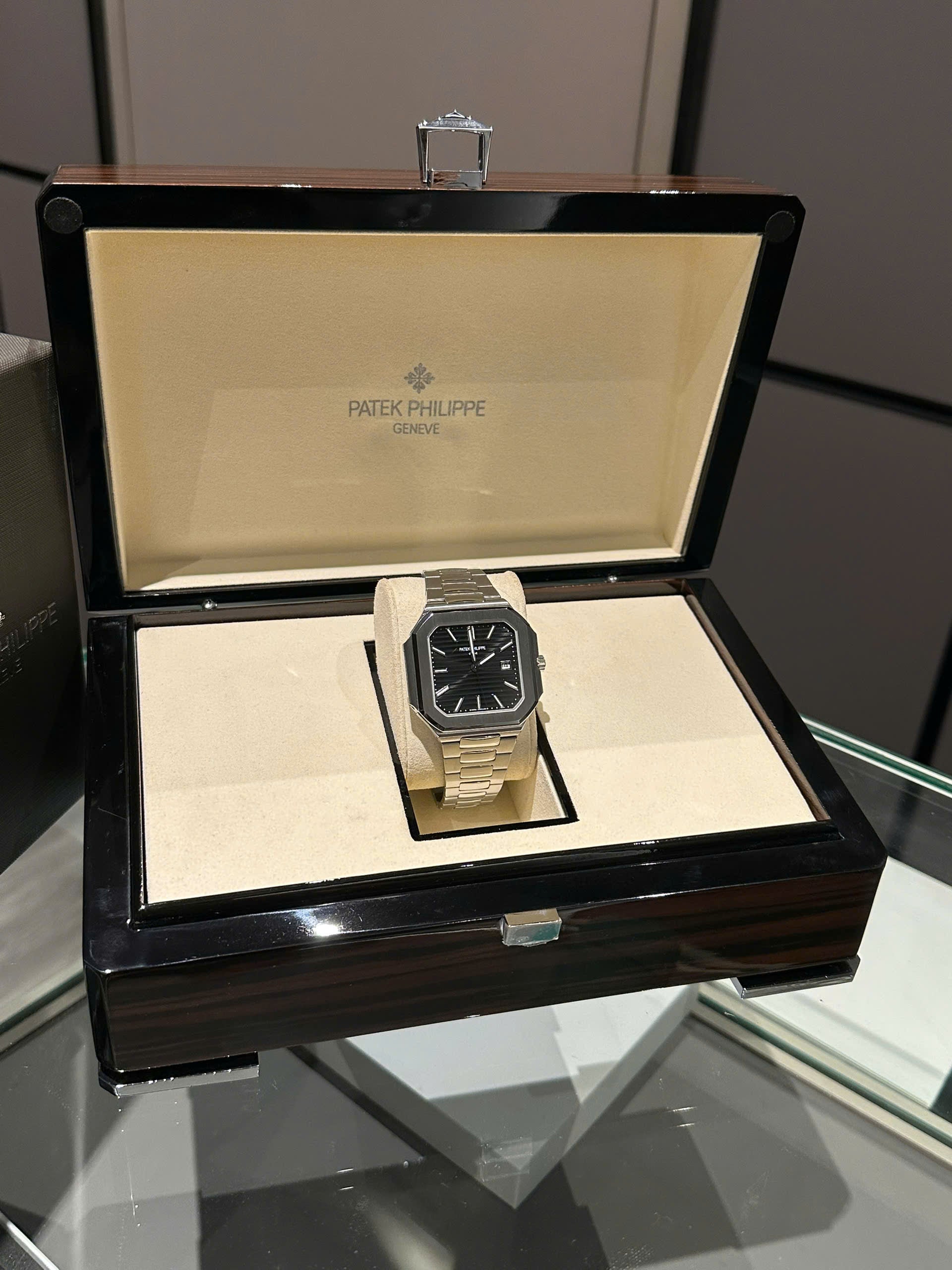 Patek Philippe Cubitus 5821 bracelet en métal noir 45 mm