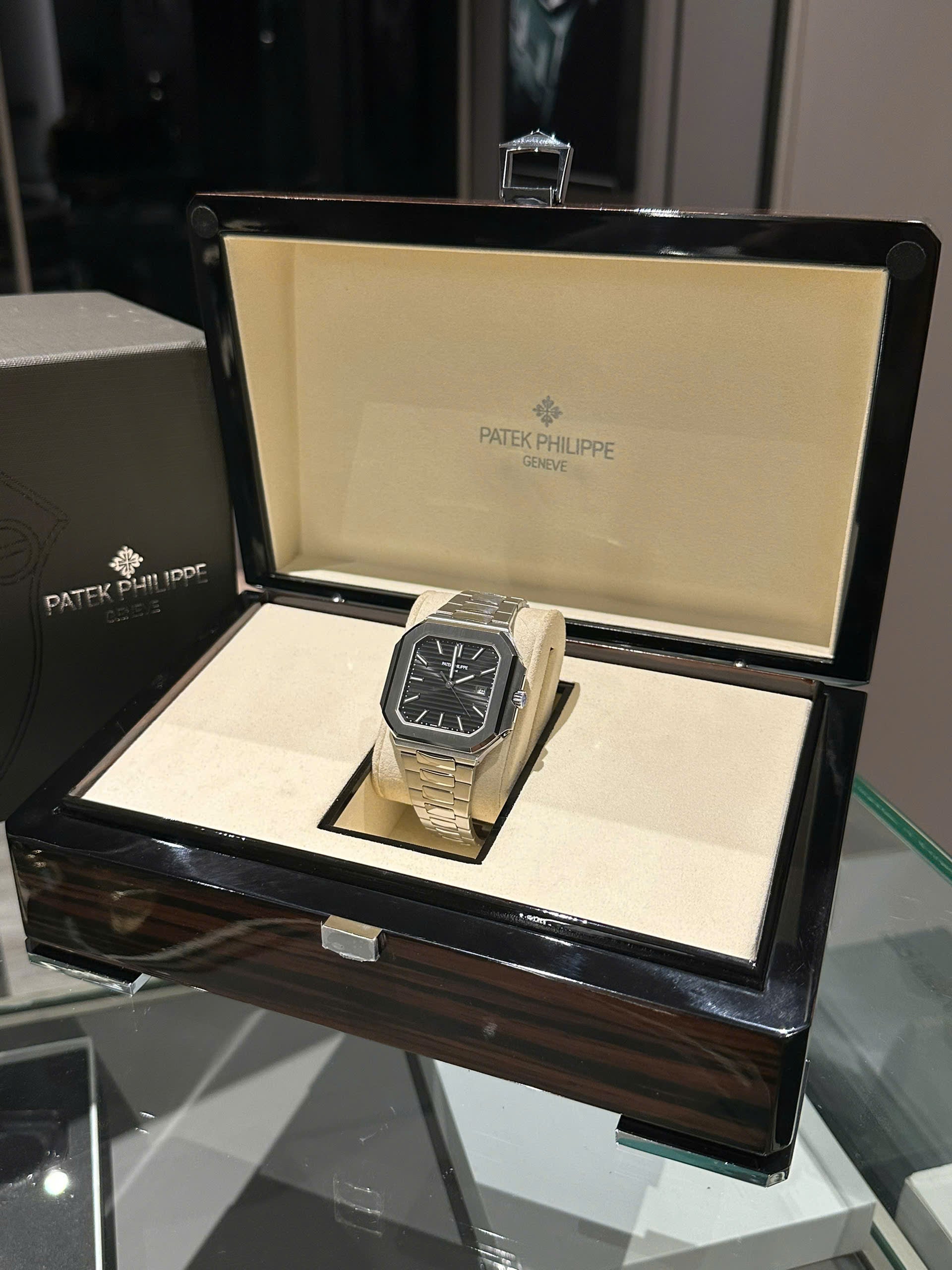 Patek Philippe Cubitus 5821 bracelet en métal noir 45 mm