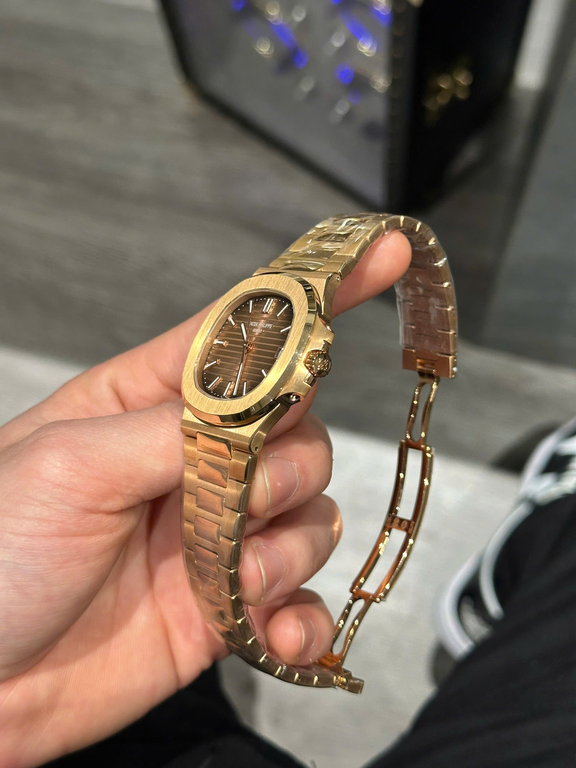 Patek Philippe Nautilus 5711 plaqué or rose, cadran chocolat 3K, usine