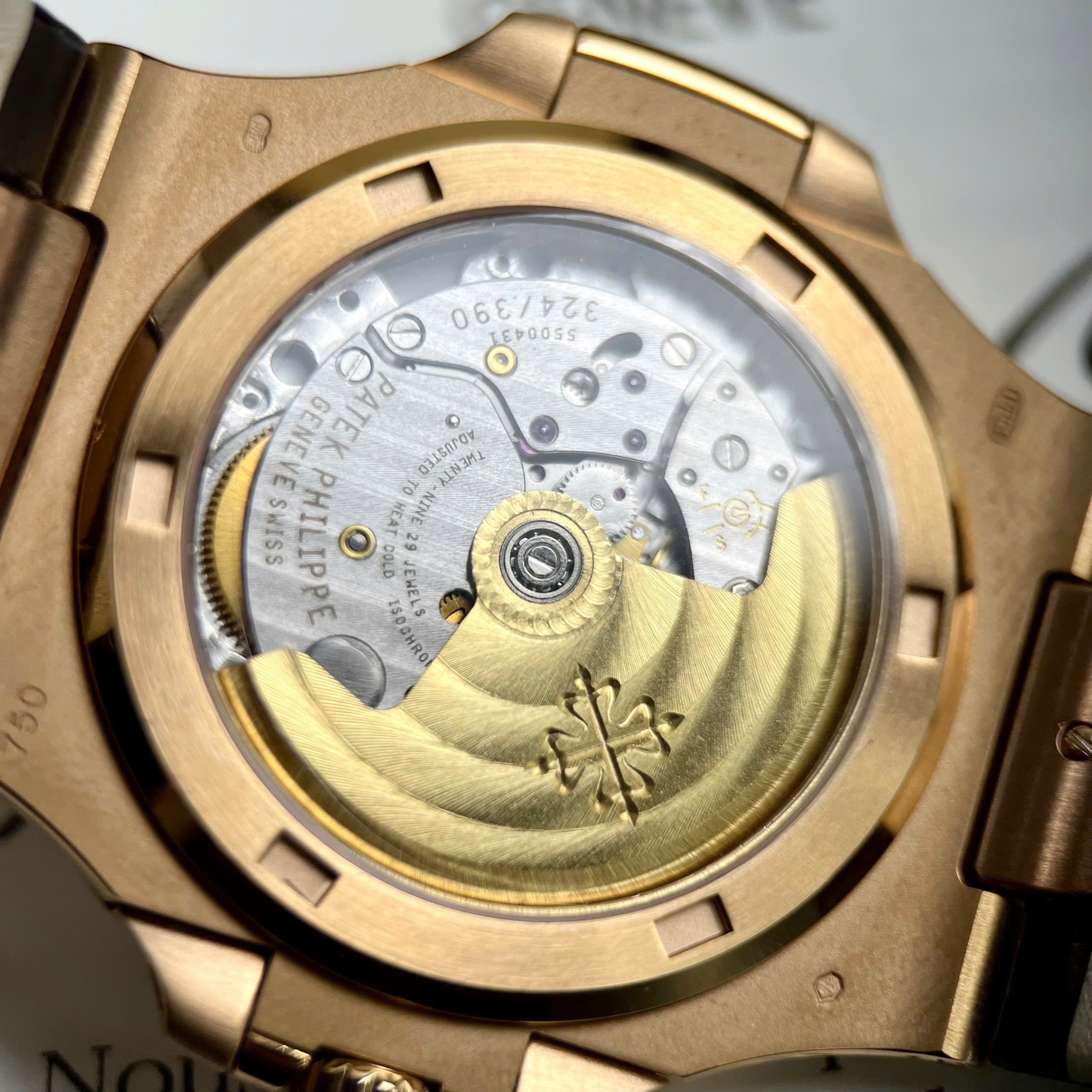 Patek Philippe Nautilus 5711 Cadran gris Bracelet cuir 40 mm