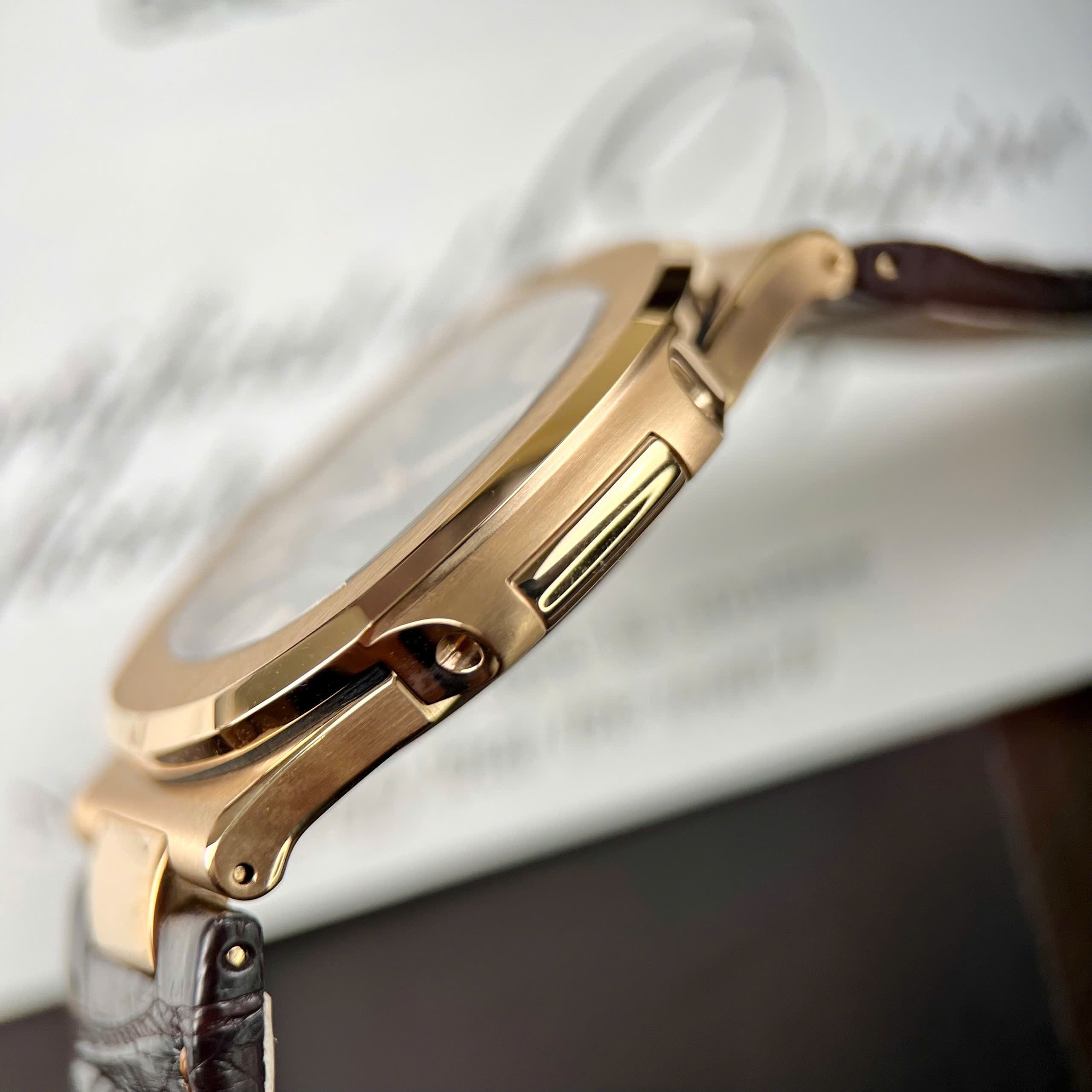 Patek Philippe Nautilus 5711 Cadran gris Bracelet cuir 40 mm