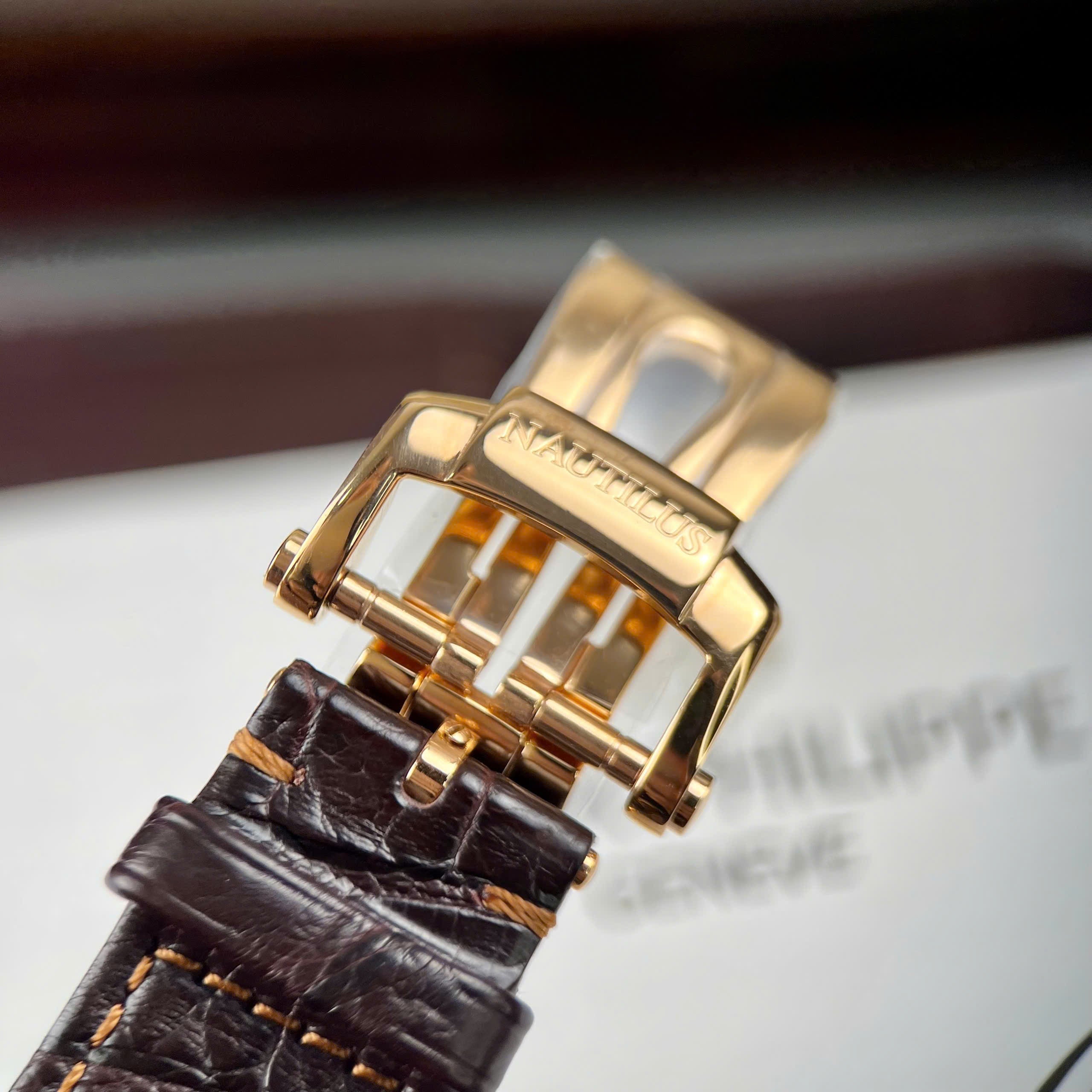 Patek Philippe Nautilus 5711 Cadran gris Bracelet cuir 40 mm