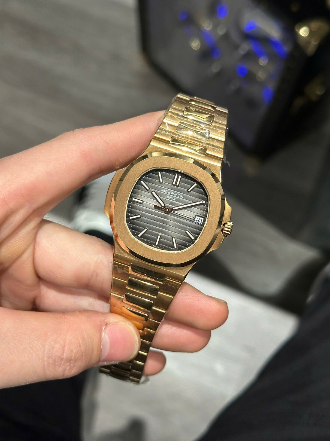 Patek Philippe Nautilus 5711 plaqué or rose 3K cadran gris d'usine 40 mm
