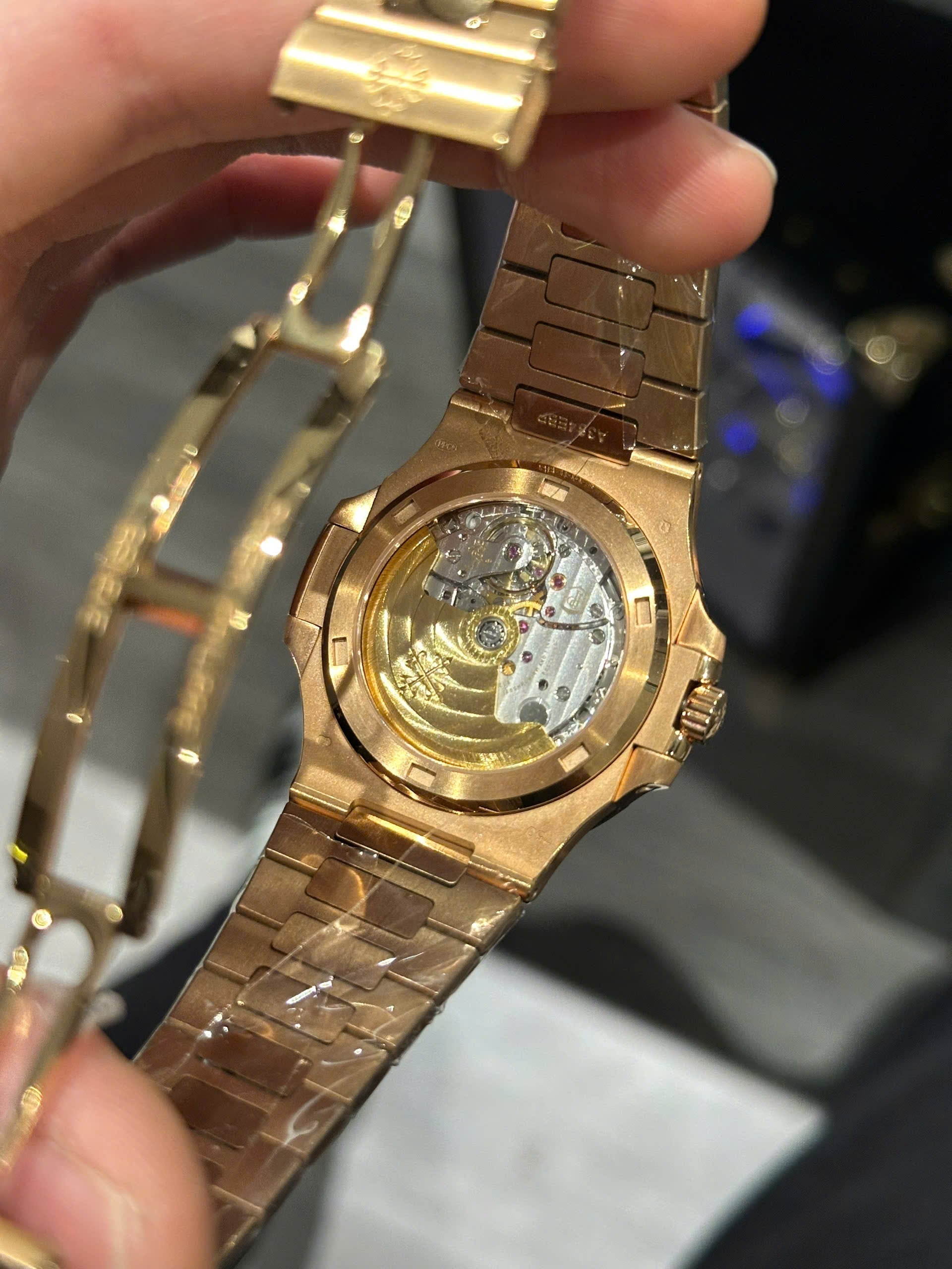 Patek Philippe Nautilus 5711 plaqué or rose 3K cadran gris d'usine 40 mm
