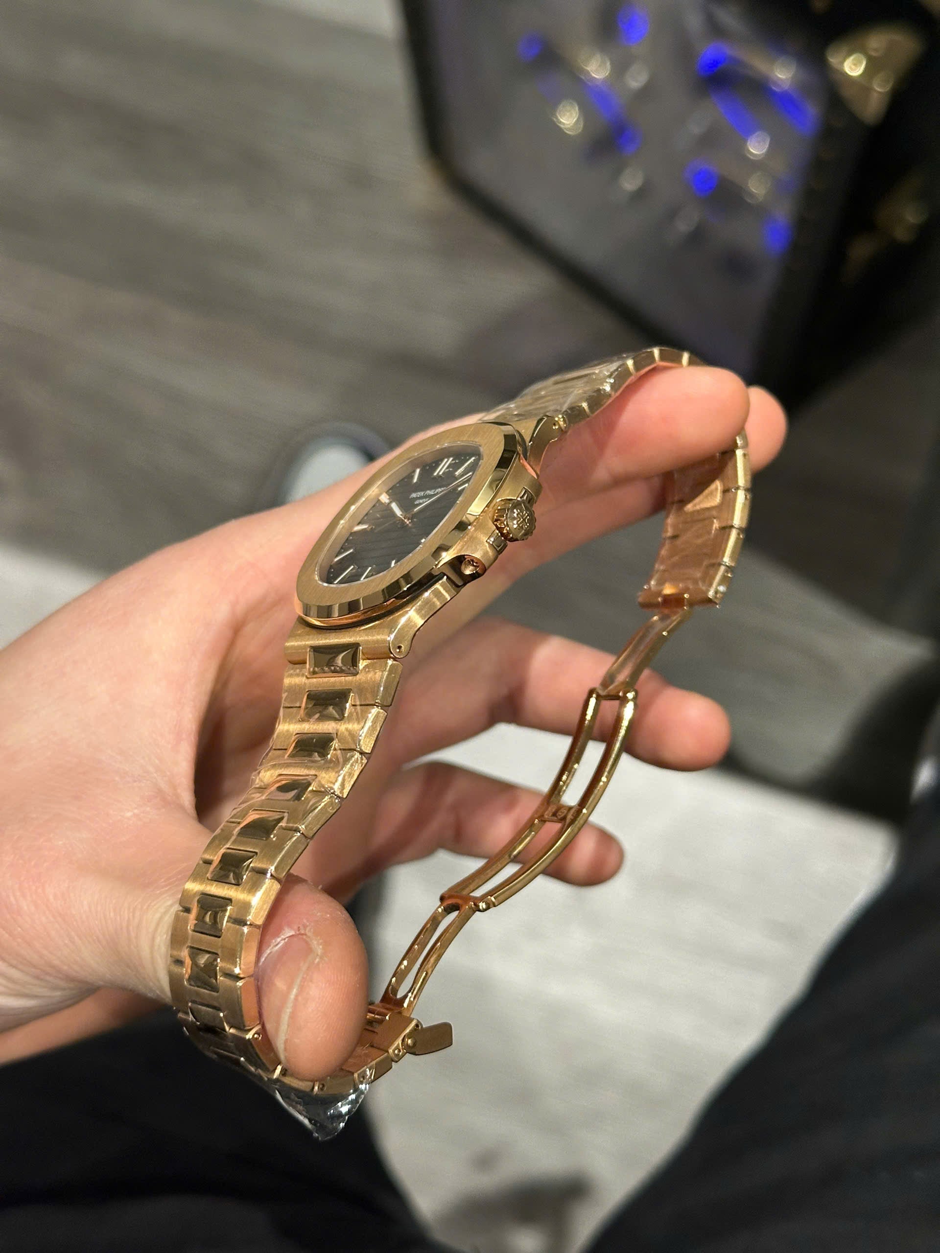 Patek Philippe Nautilus 5711 plaqué or rose 3K cadran gris d'usine 40 mm