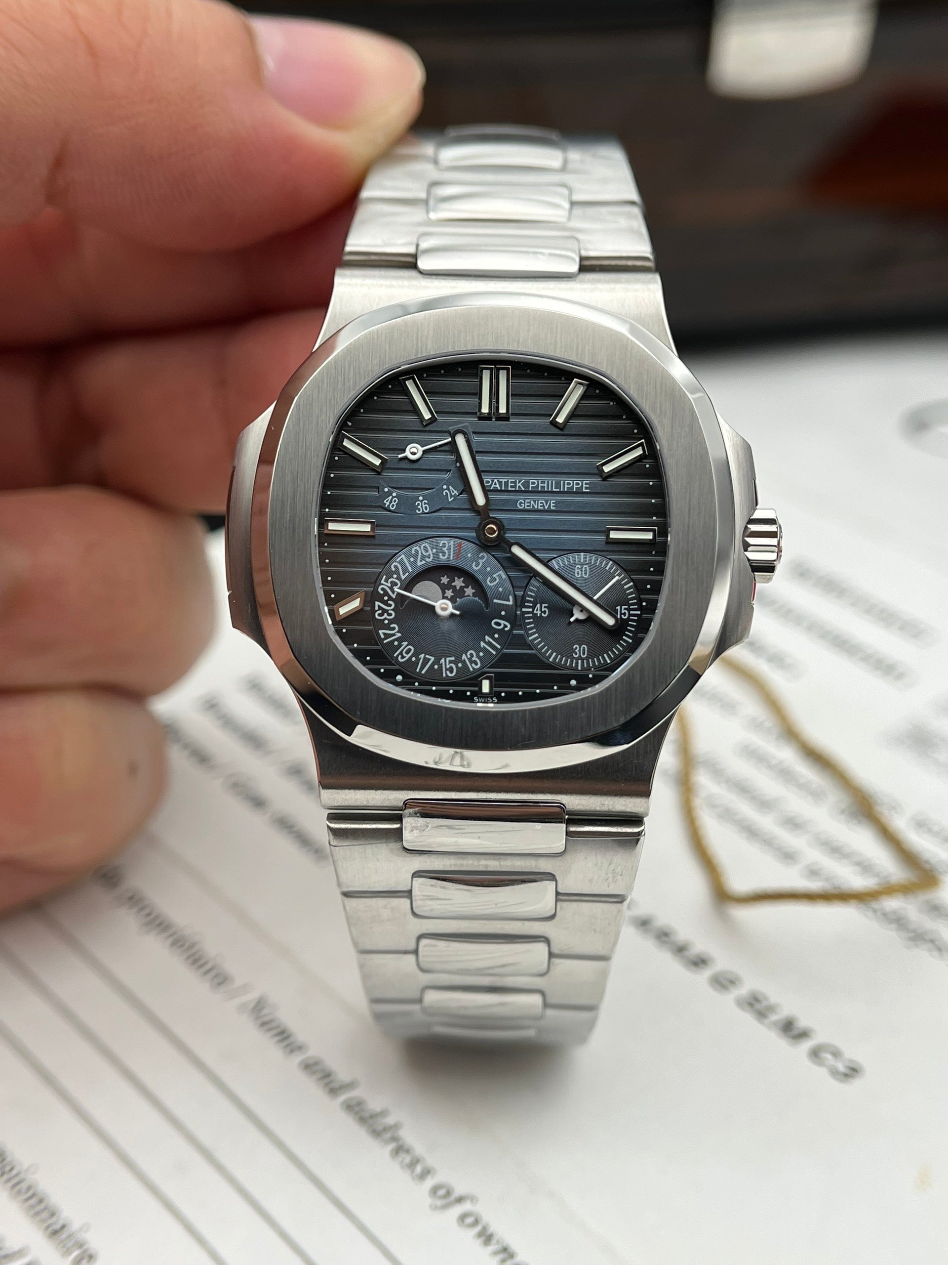 Patek Philippe Nautilus 5712, blaues Zifferblatt, 40 mm