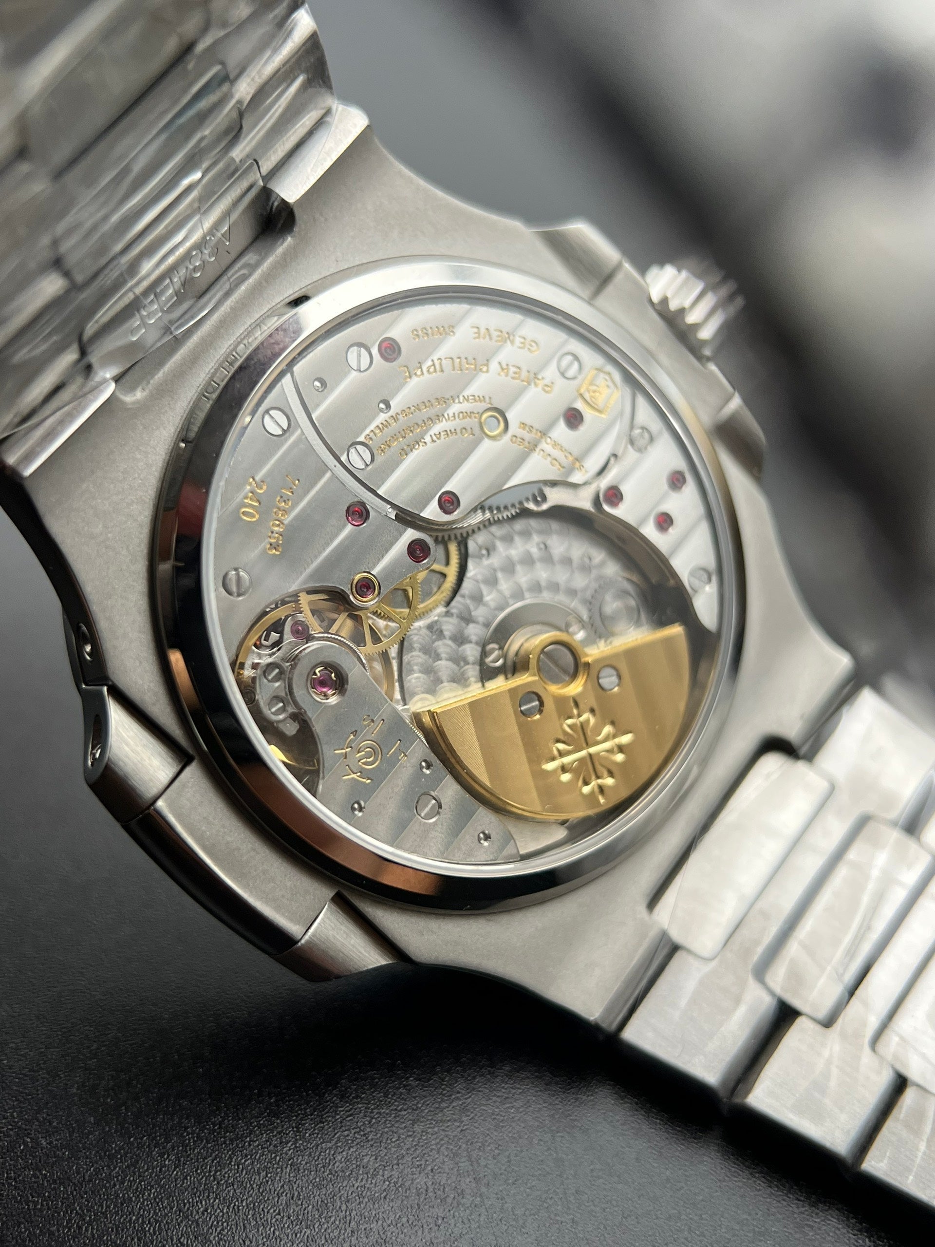 Patek Philippe Nautilus 5712, blaues Zifferblatt, 40 mm