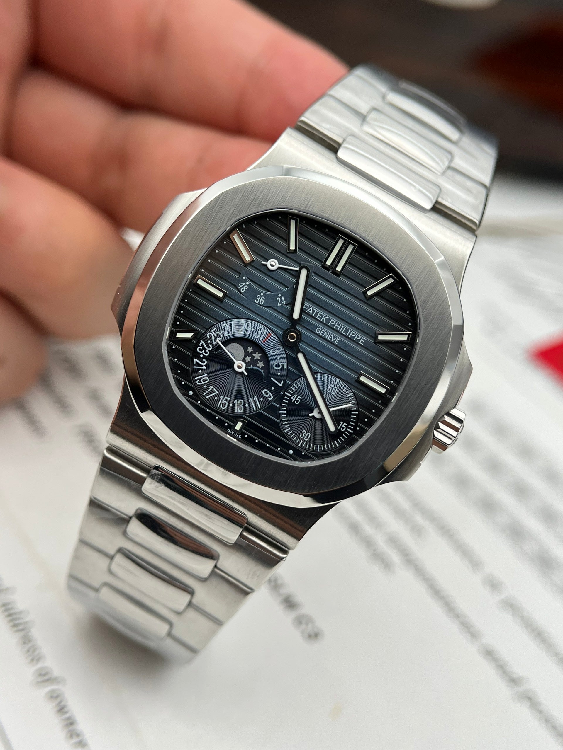 Patek Philippe Nautilus 5712, blaues Zifferblatt, 40 mm