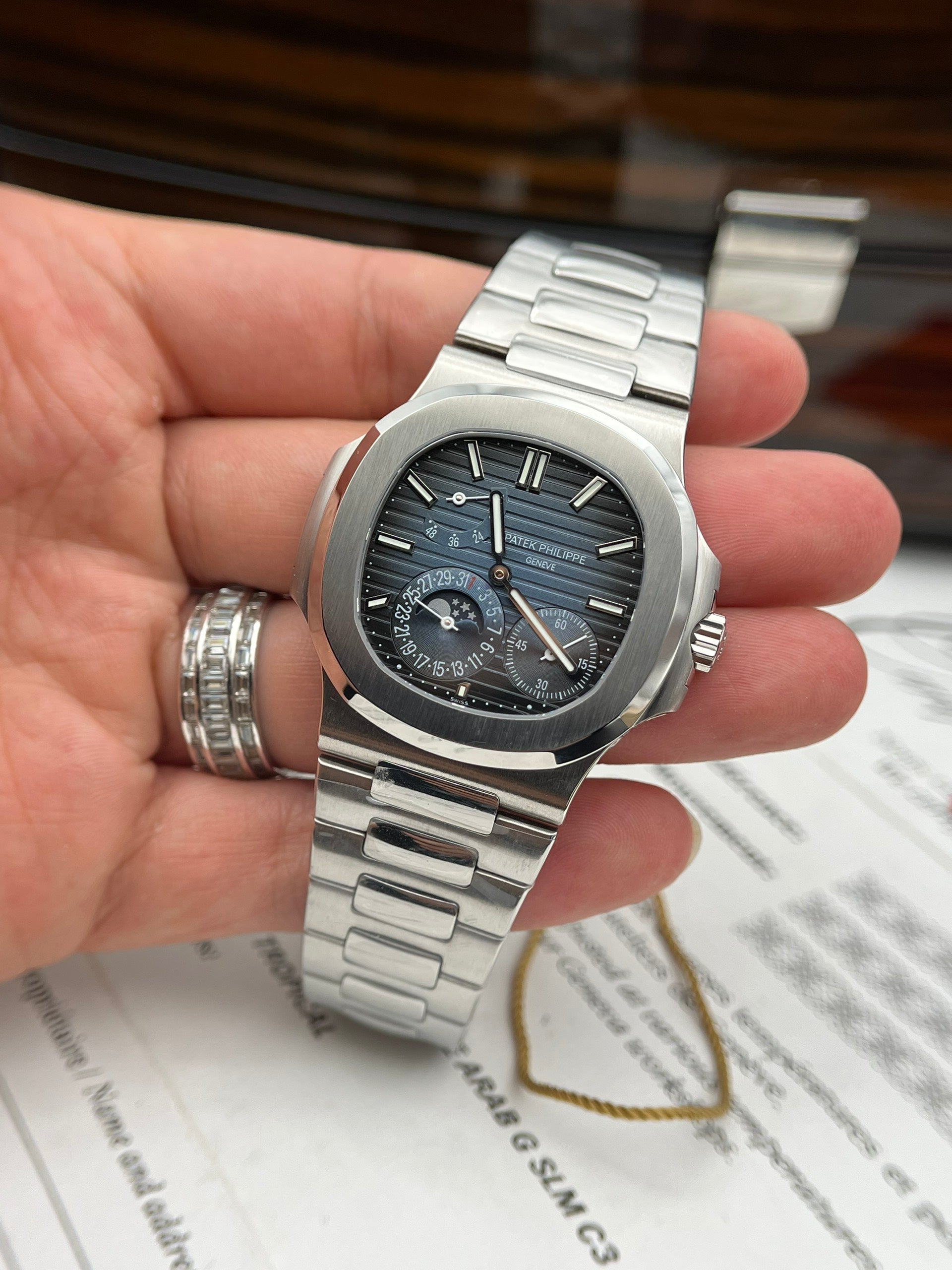 Patek Philippe Nautilus 5712, blaues Zifferblatt, 40 mm