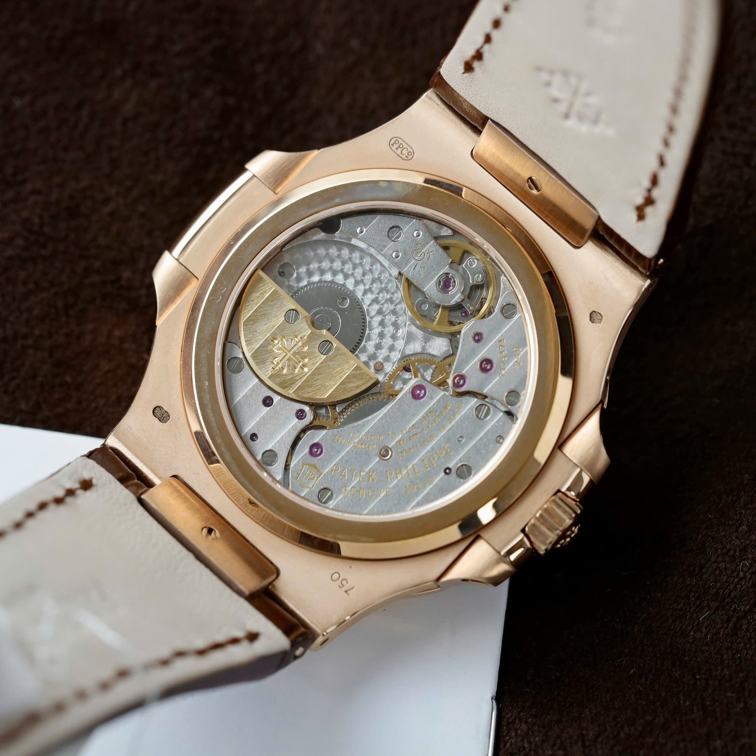 Patek Philippe Nautilus 5724 Bracelet en cuir or rose 40 mm