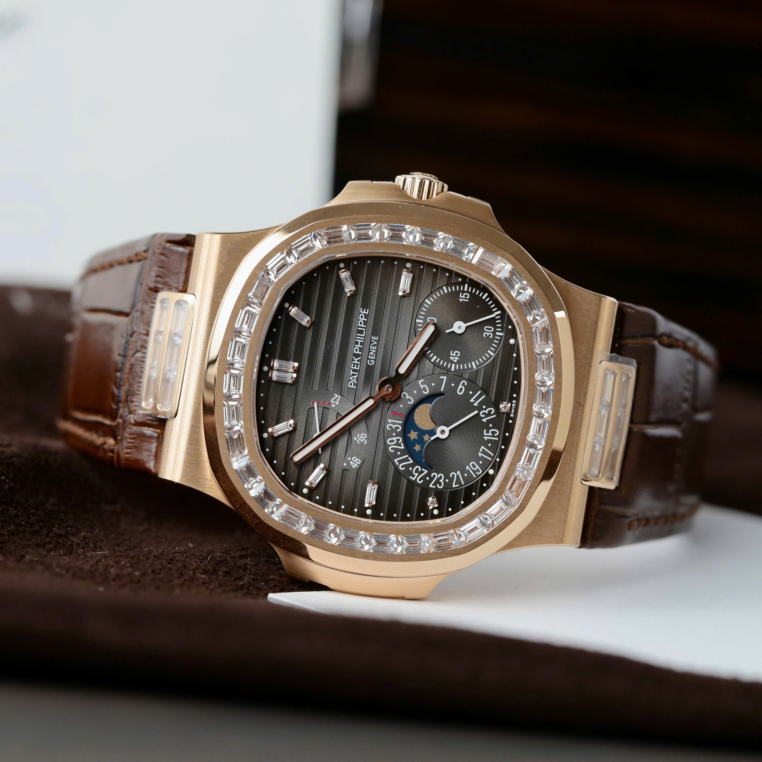 Patek Philippe Nautilus 5724 Bracelet en cuir or rose 40 mm