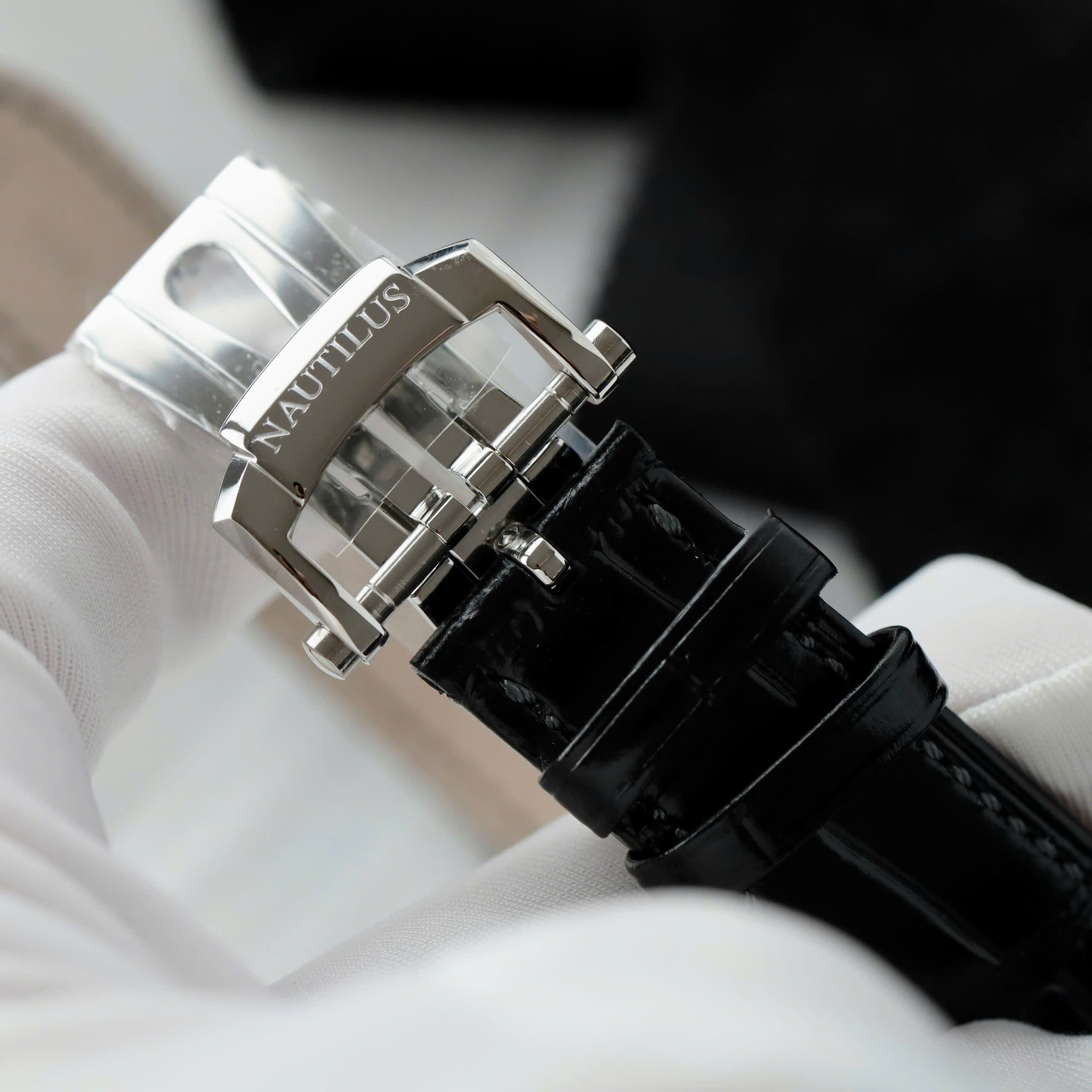 Patek Philippe Nautilus 5724 Cadran gris Bracelet cuir 40 mm