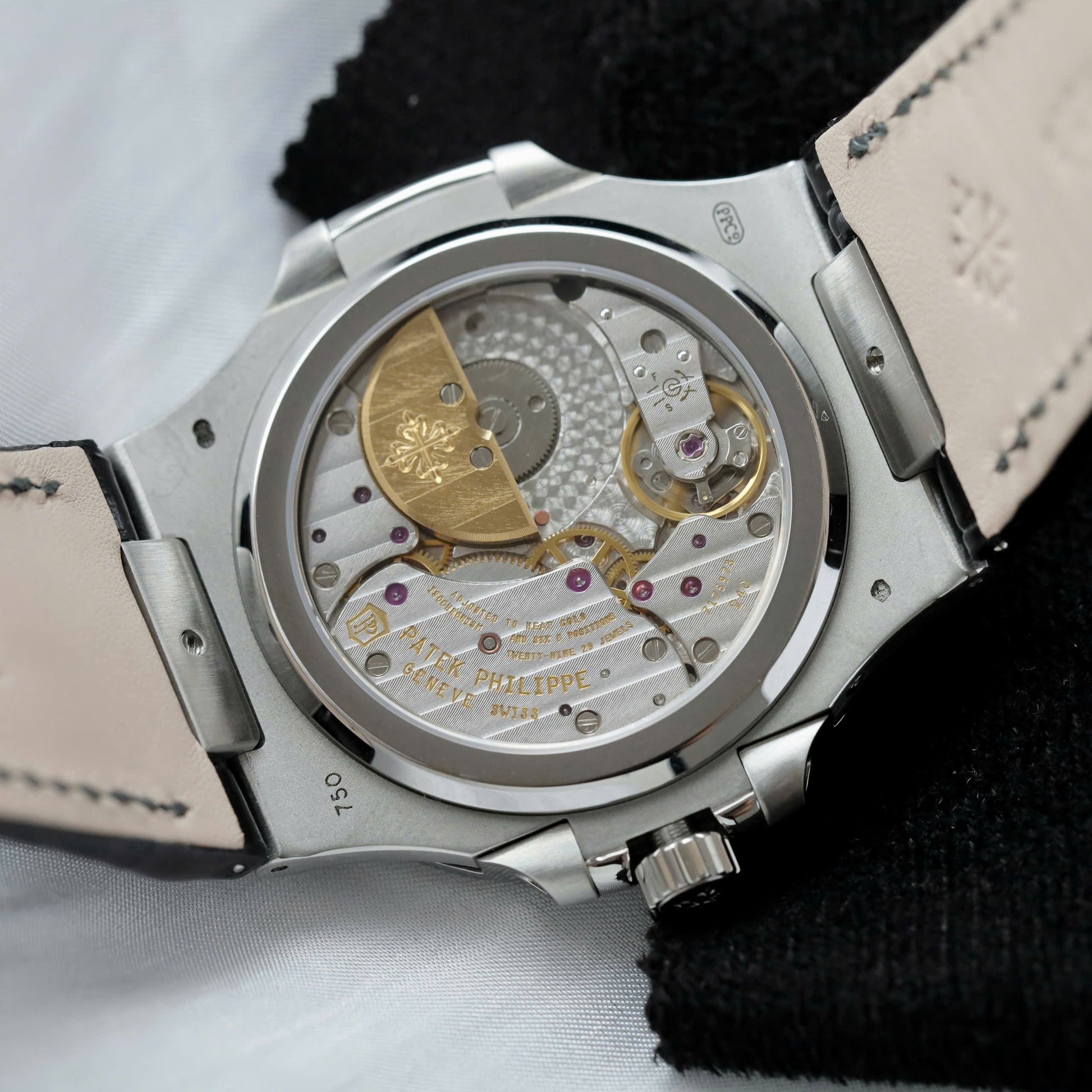 Patek Philippe Nautilus 5724 Cadran gris Bracelet cuir 40 mm