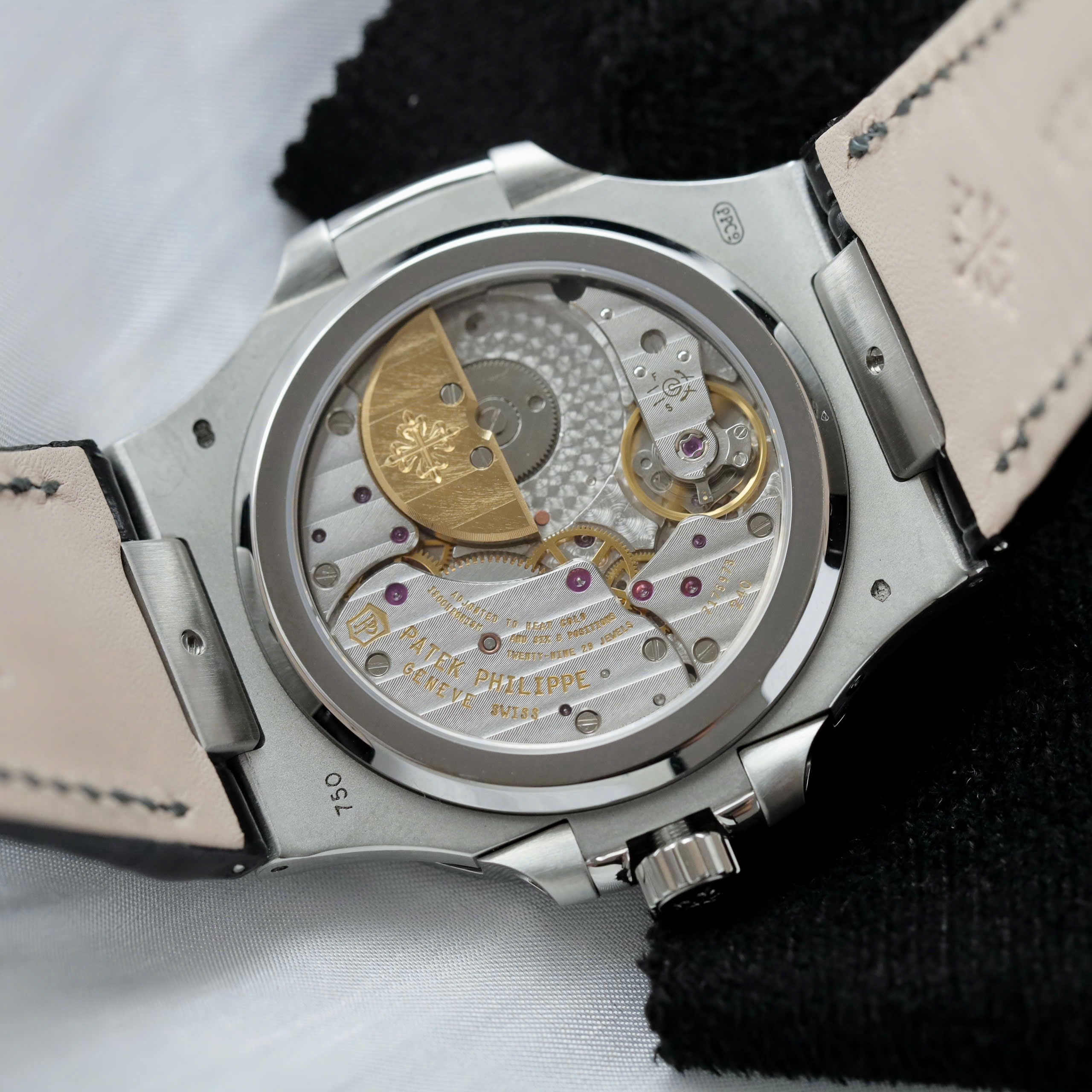 Patek Philippe Nautilus 5724 Cadran gris Bracelet cuir 40 mm