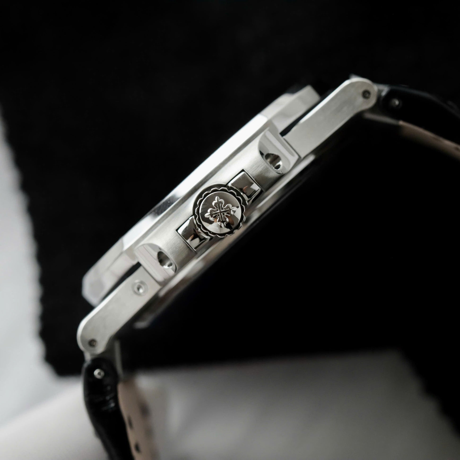 Patek Philippe Nautilus 5724 Cadran gris Bracelet cuir 40 mm