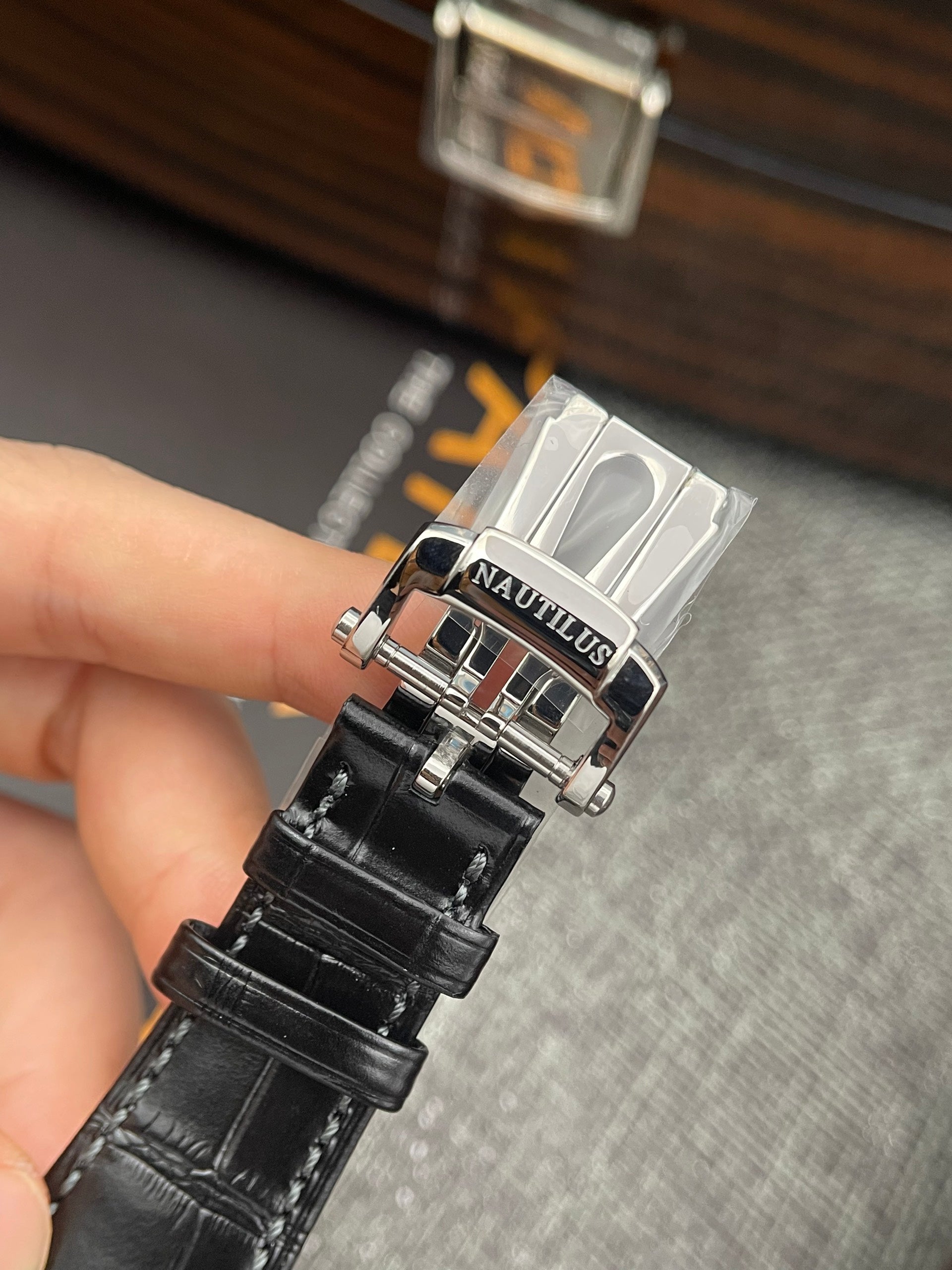 Patek Philippe Nautilus 5726G cadran gris bracelet cuir GR Factory 40,5 mm