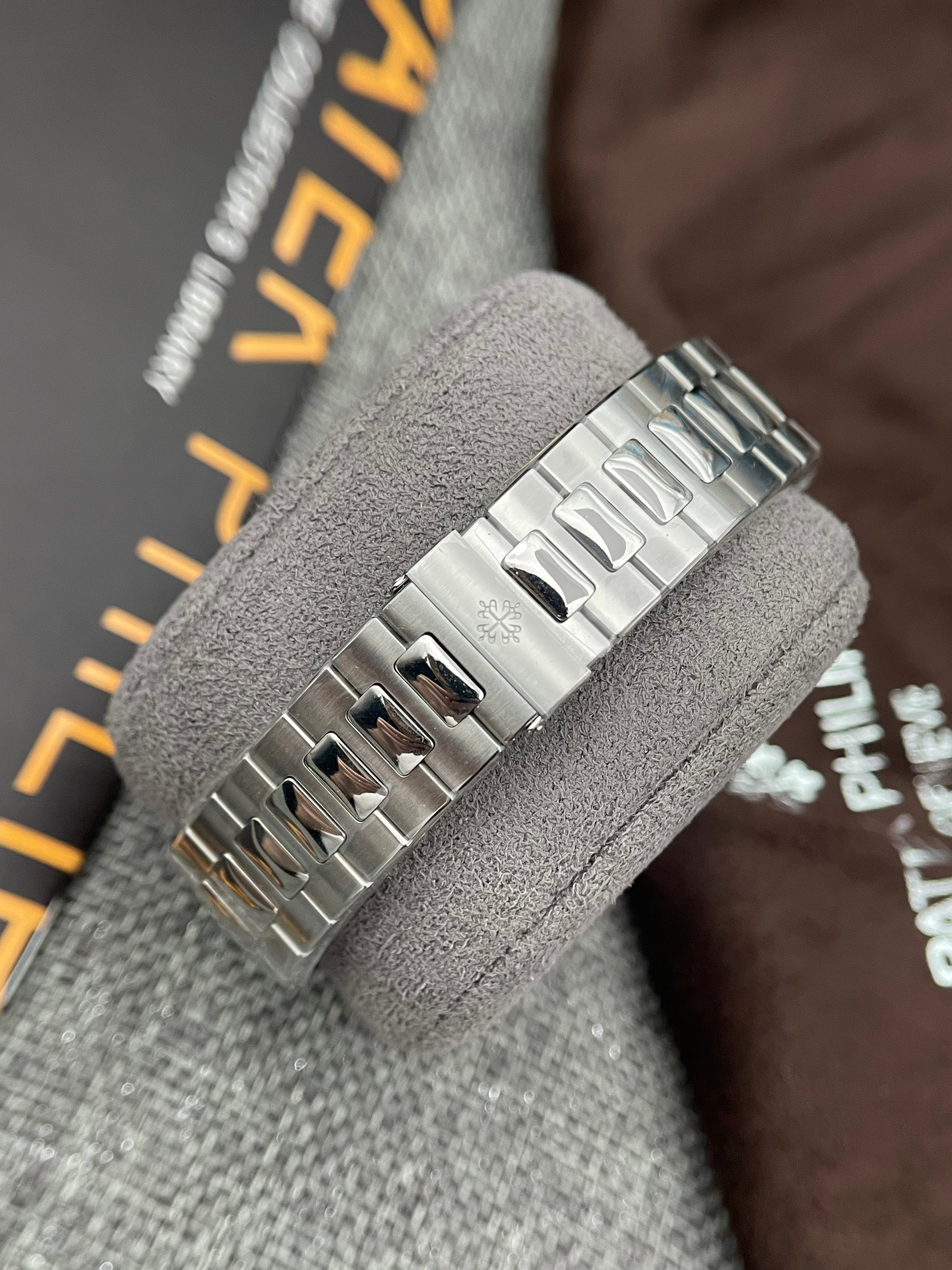 Patek Philippe Nautilus 5726G Cadran Bleu GR Factory 40,5 mm