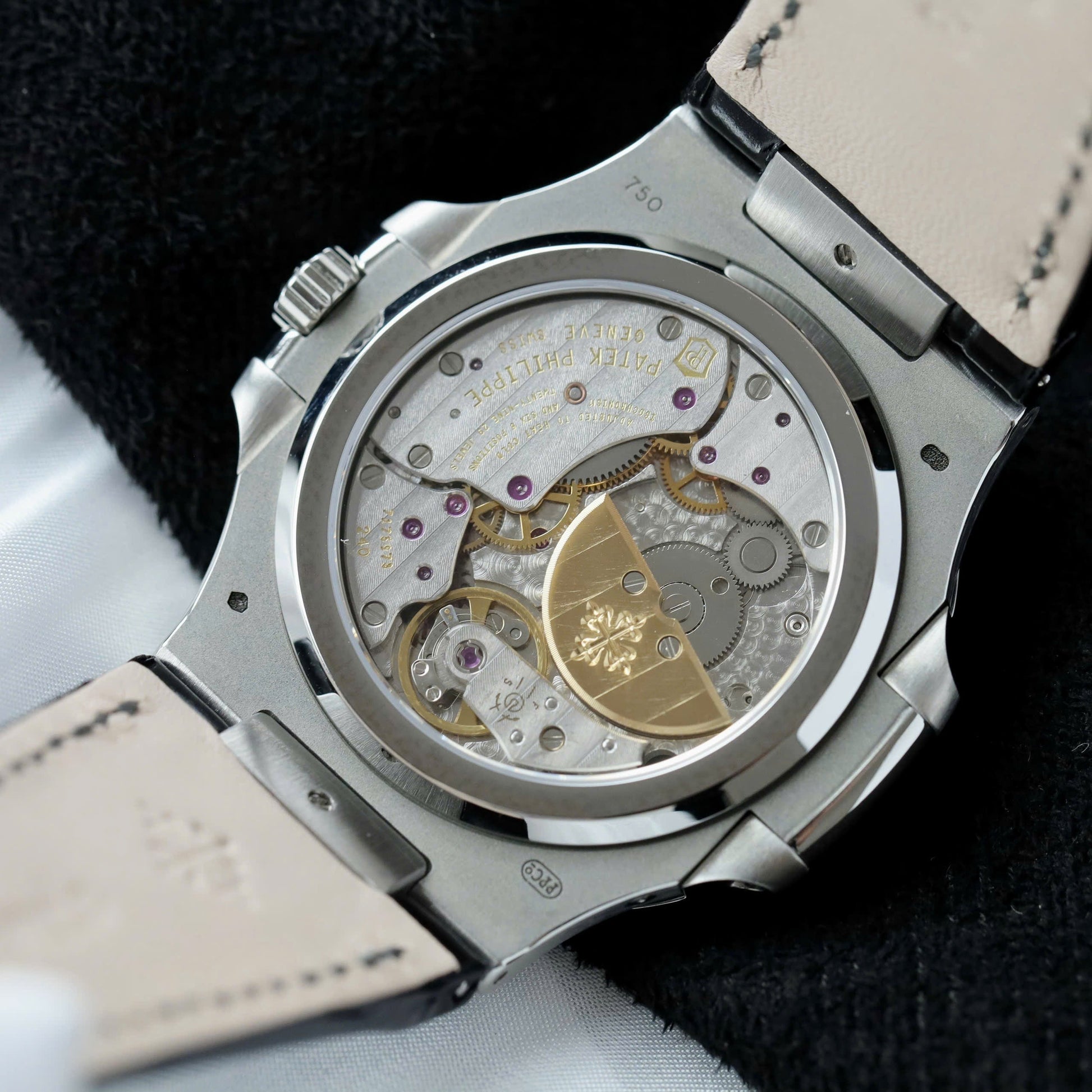 Patek Philippe Nautilus 5724 Cadran bleu Bracelet cuir 40 mm