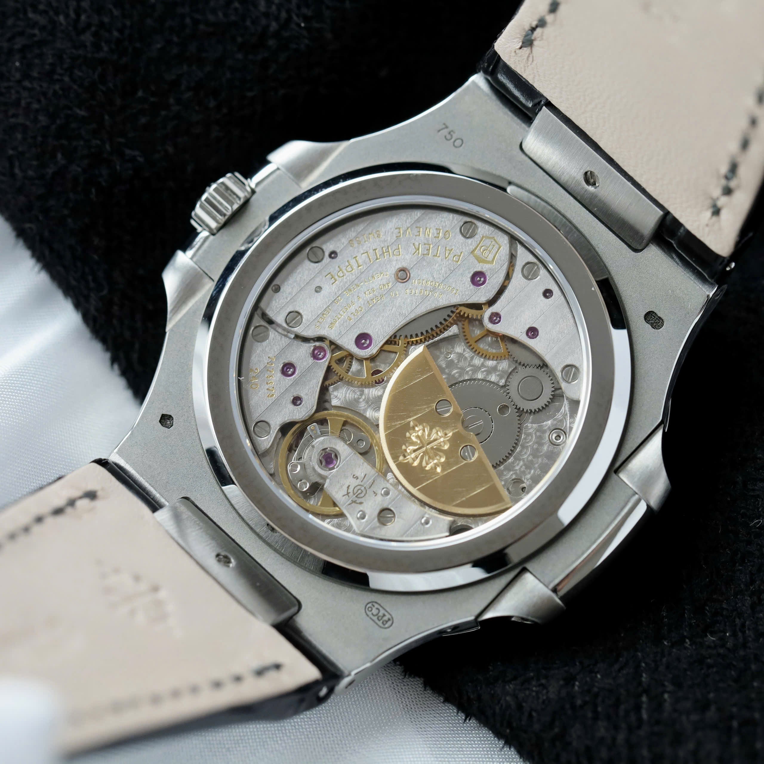 Patek Philippe Nautilus 5724 Cadran bleu Bracelet cuir 40 mm