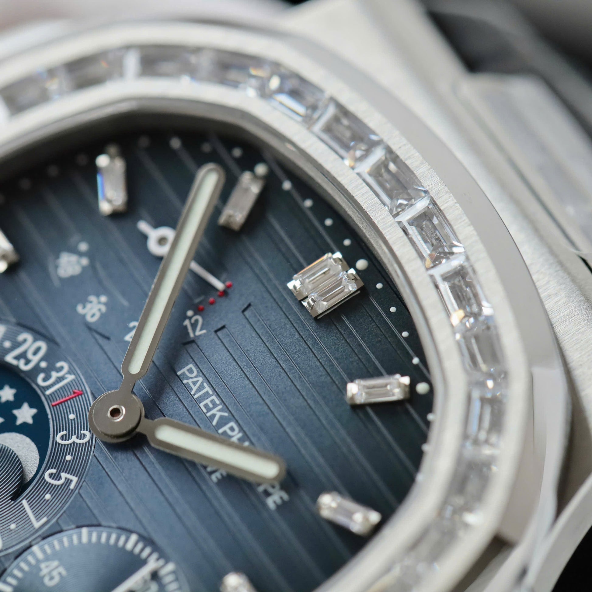 Patek Philippe Nautilus 5724 Cadran bleu Bracelet cuir 40 mm