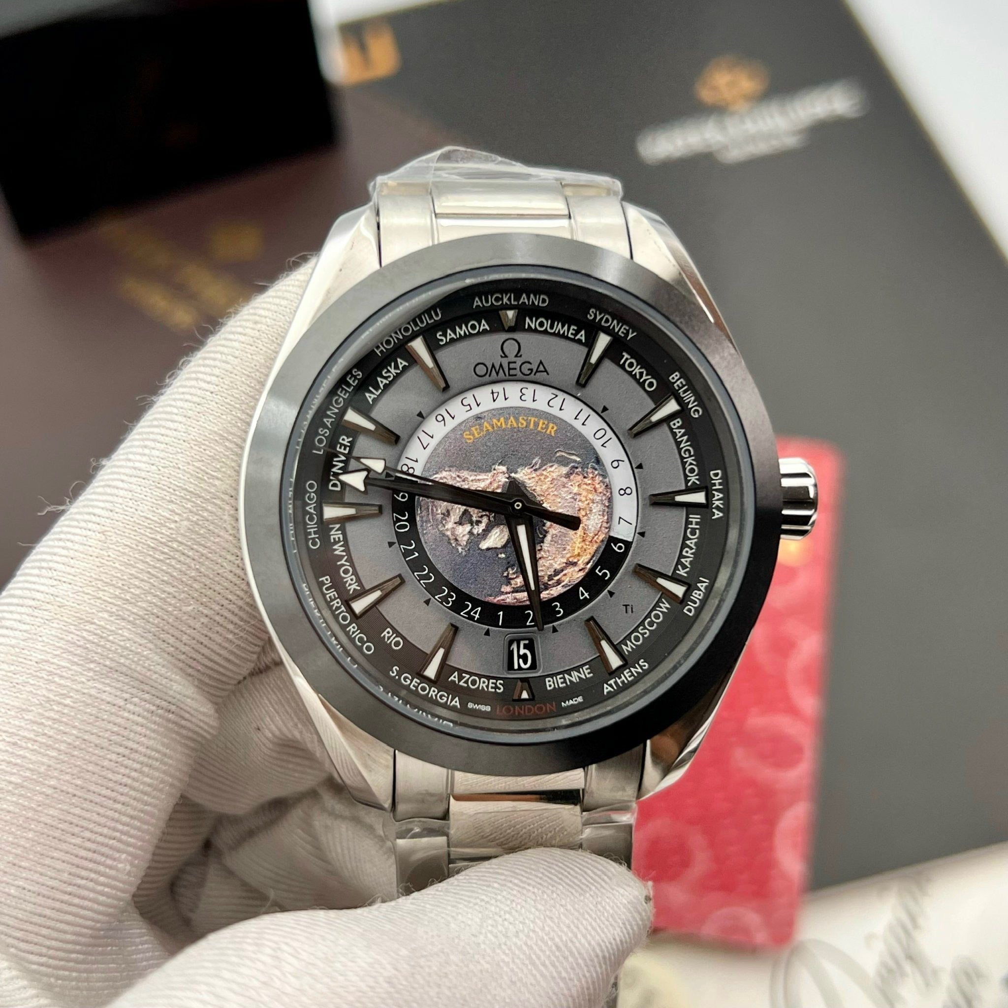 Omega Seamaster Aqua Terra Worldtimer grau 43 mm