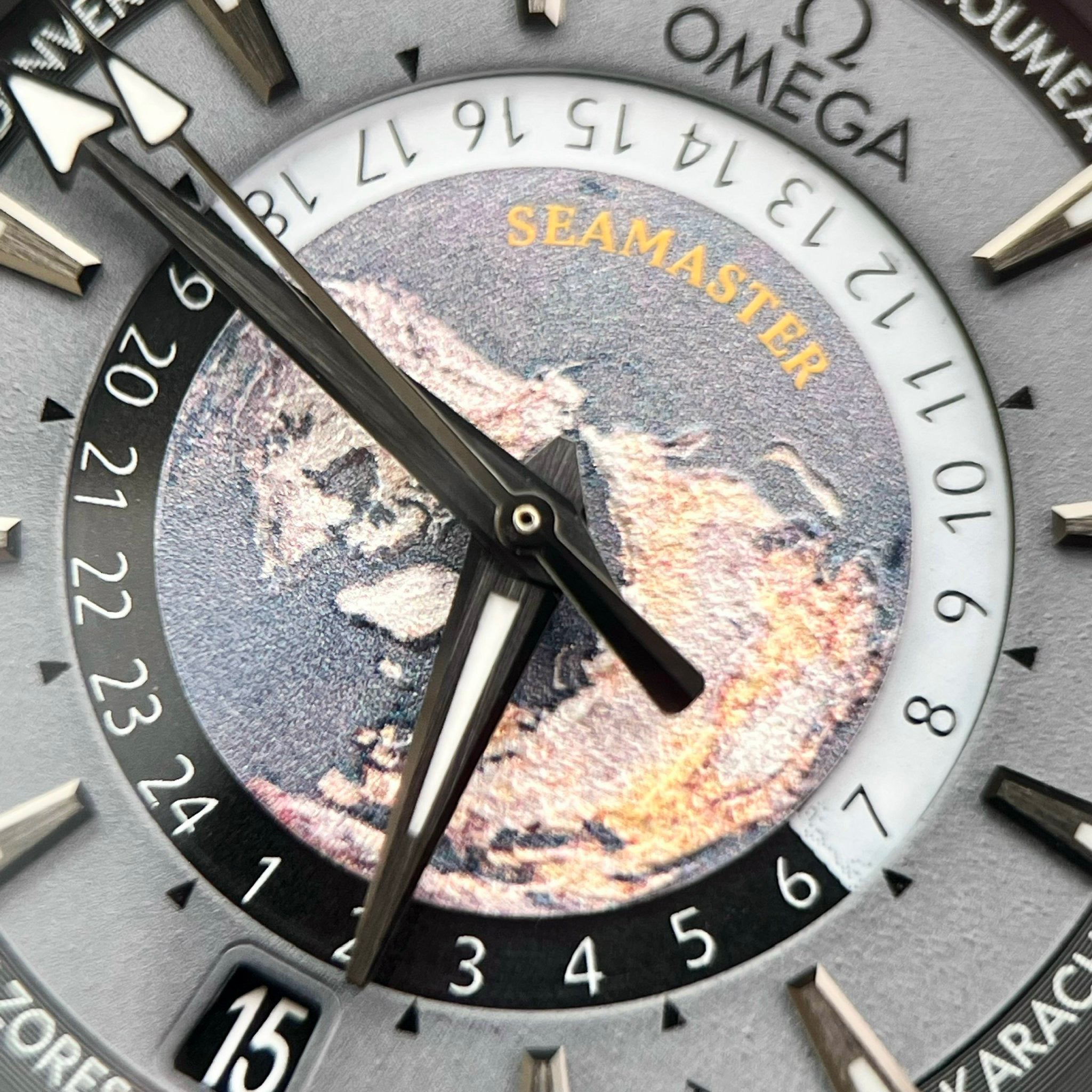 Omega Seamaster Aqua Terra Worldtimer grau 43 mm