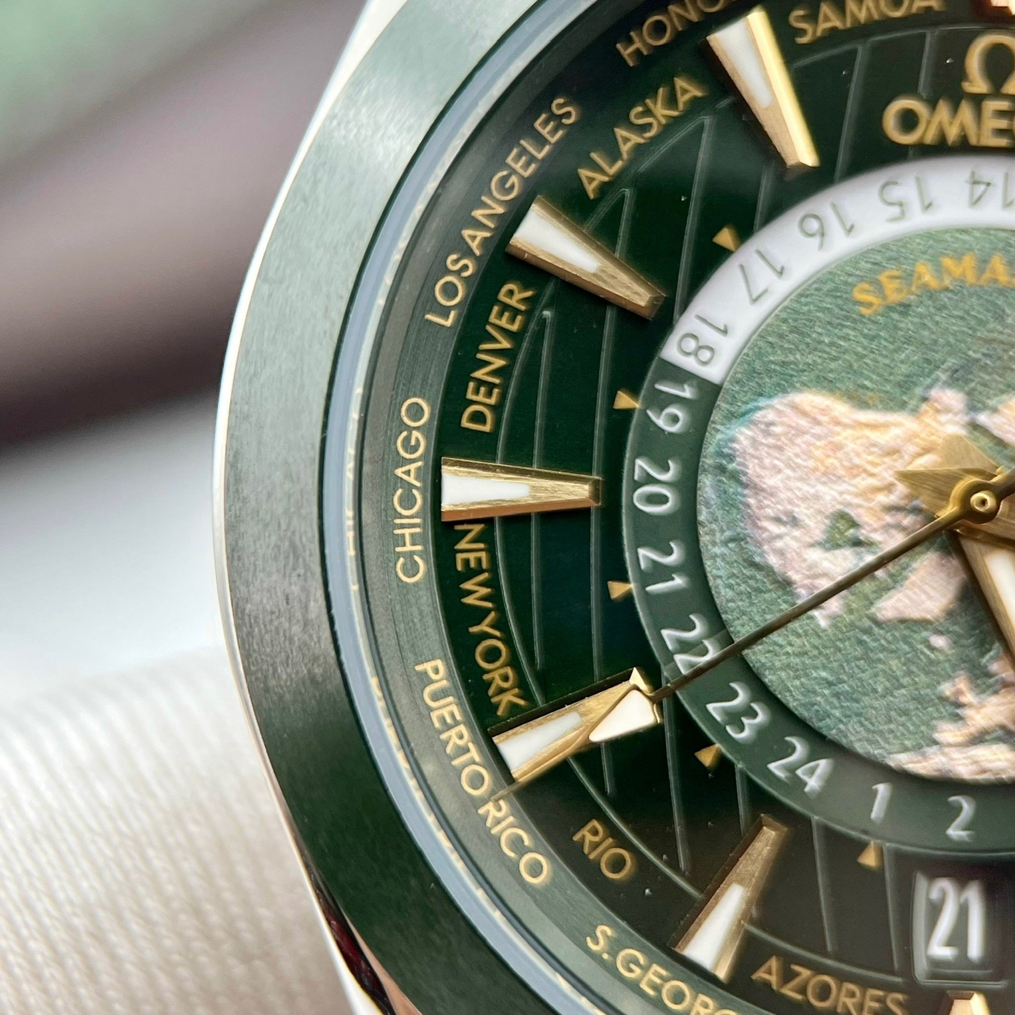 Omega Seamaster Aqua Terra Worldtimer Grün 43 mm