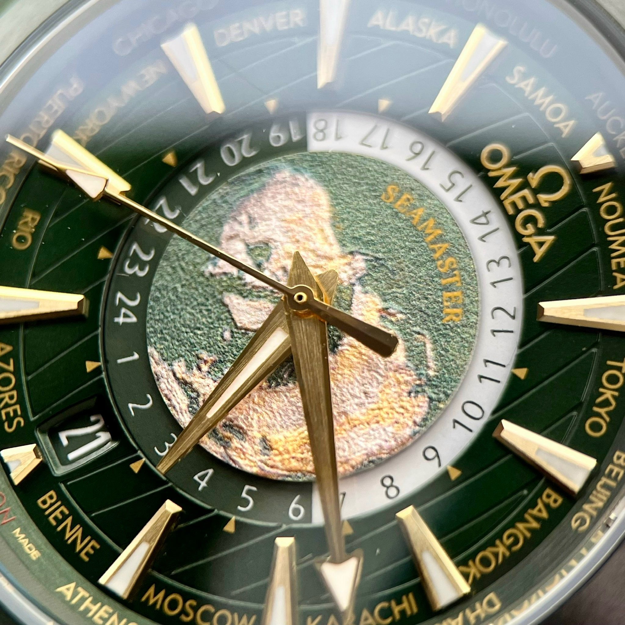 Omega Seamaster Aqua Terra Worldtimer Grün 43 mm