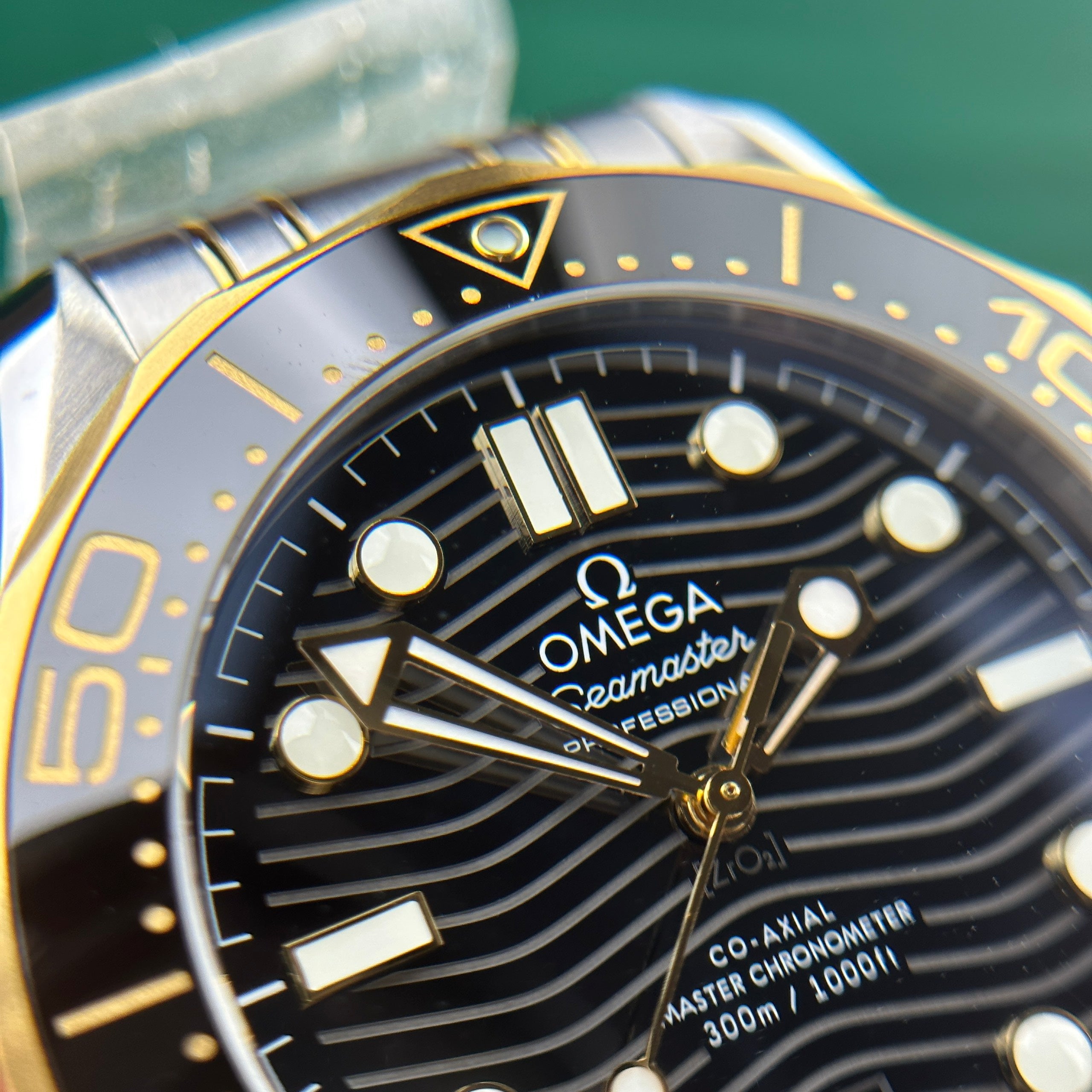 Omega Seamaster Diver 300M Schwarz Gelb 42mm