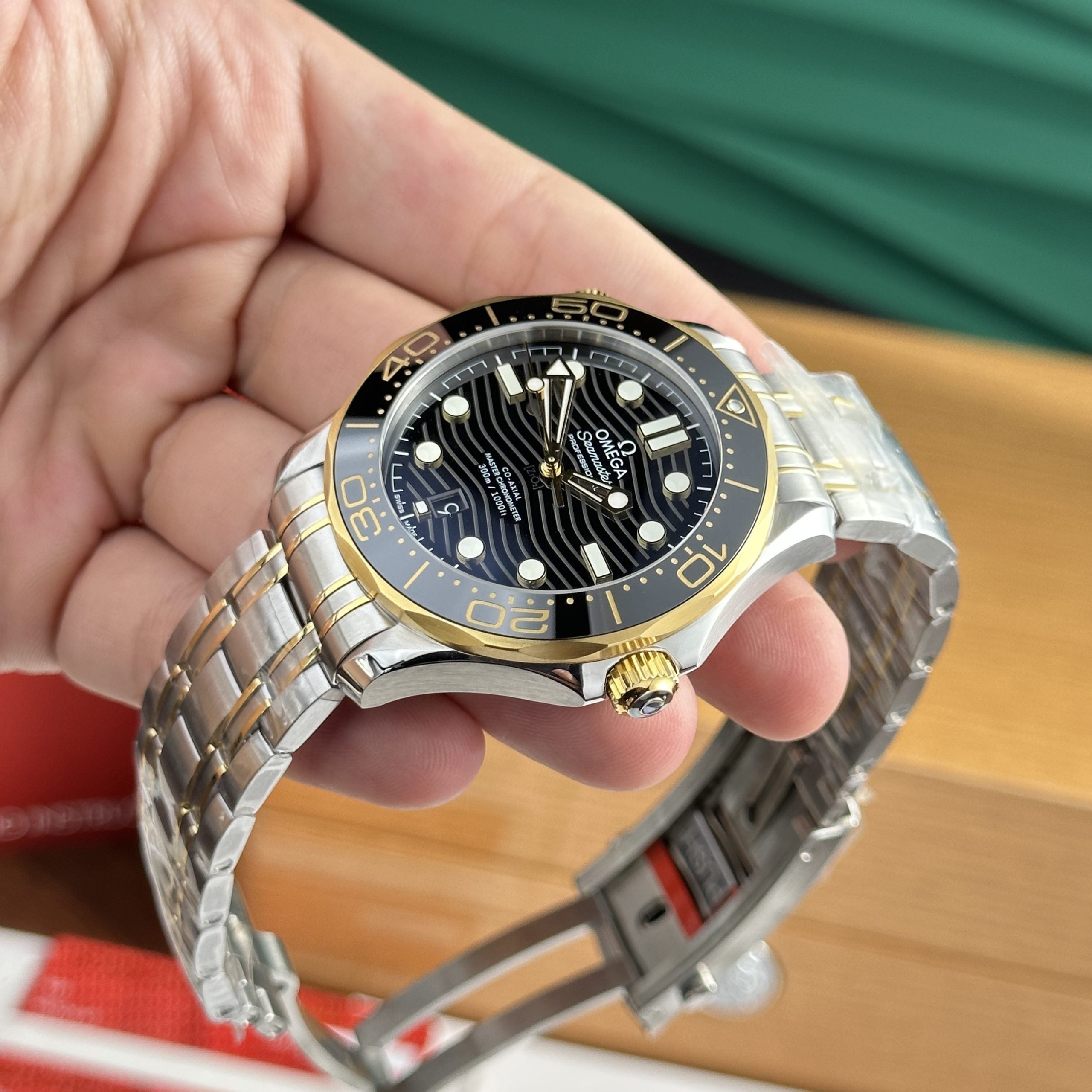 Omega Seamaster Diver 300M Schwarz Gelb 42mm