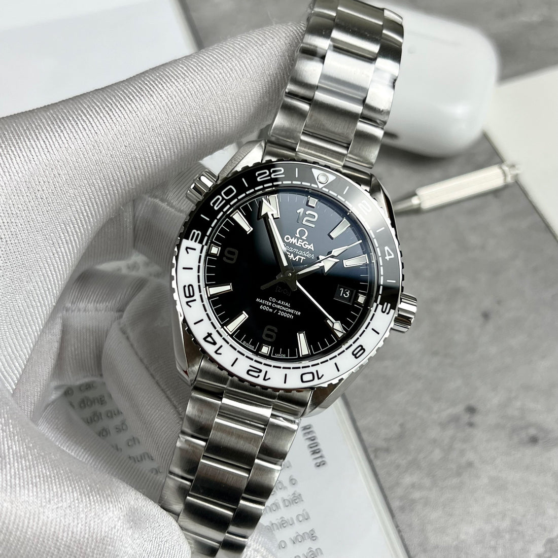 Omega Seamaster Planet Ocean 600M, schwarzes Zifferblatt vs. Fabrik 42MM