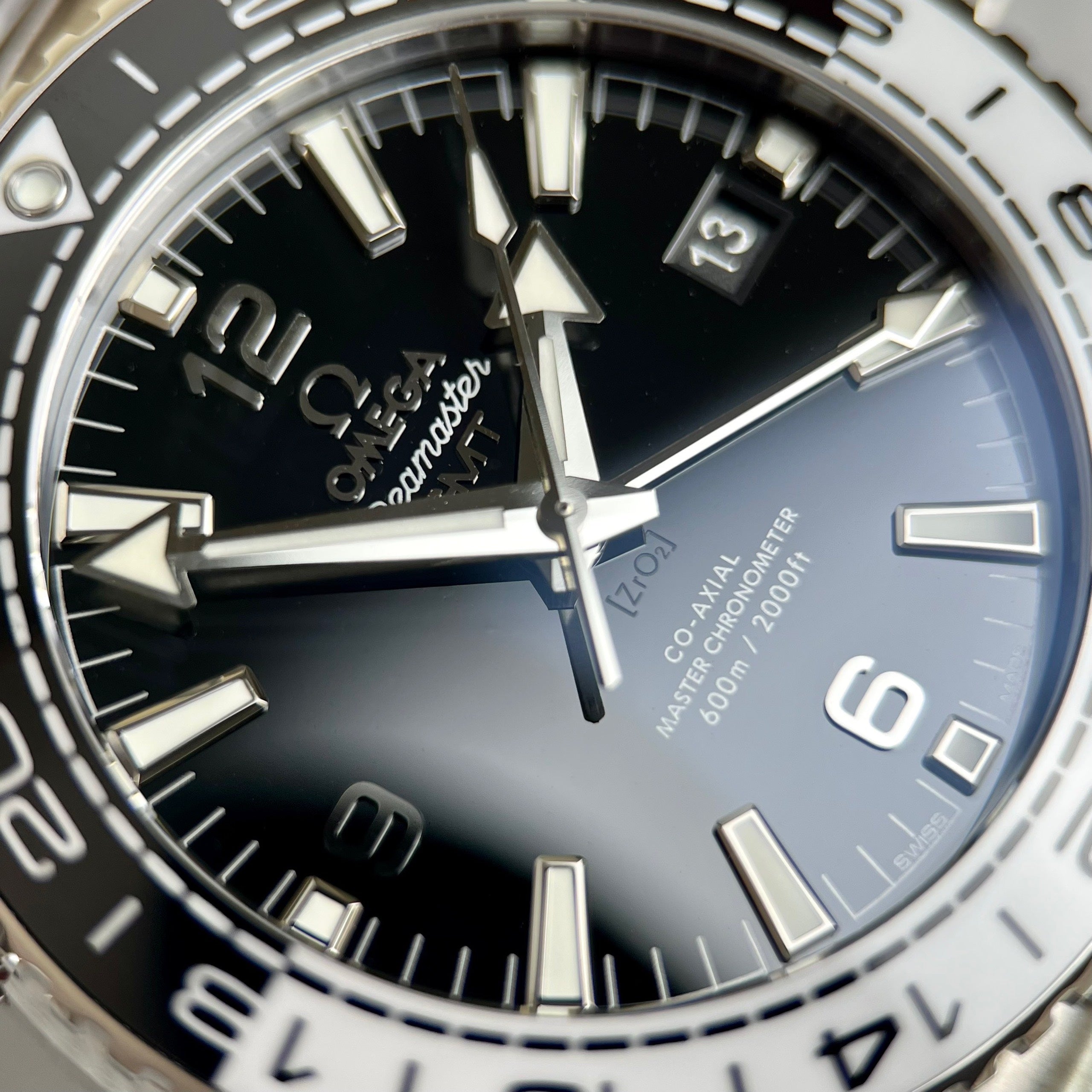 Omega Seamaster Planet Ocean 600M, schwarzes Zifferblatt vs. Fabrik 42MM