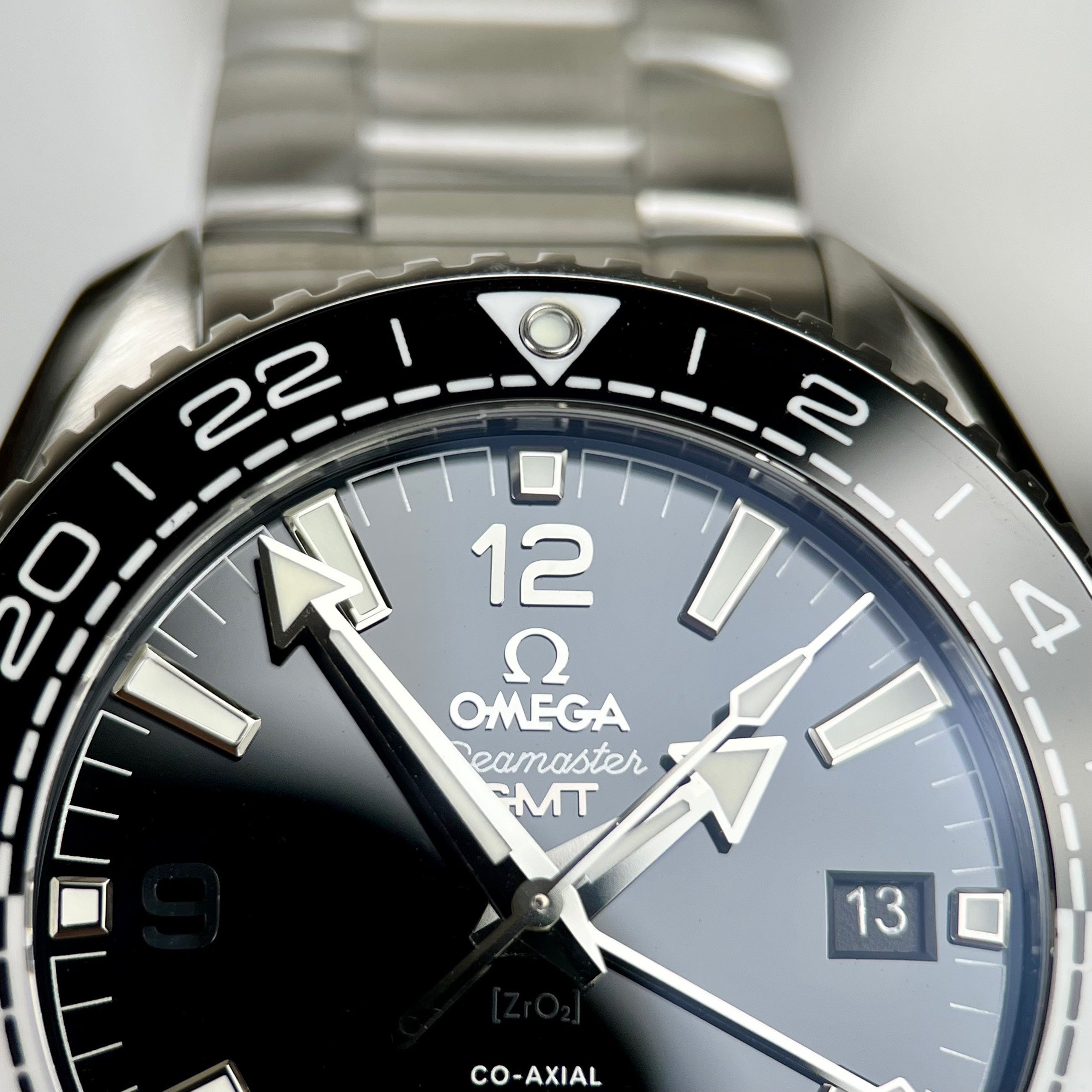 Omega Seamaster Planet Ocean 600M, schwarzes Zifferblatt vs. Fabrik 42MM