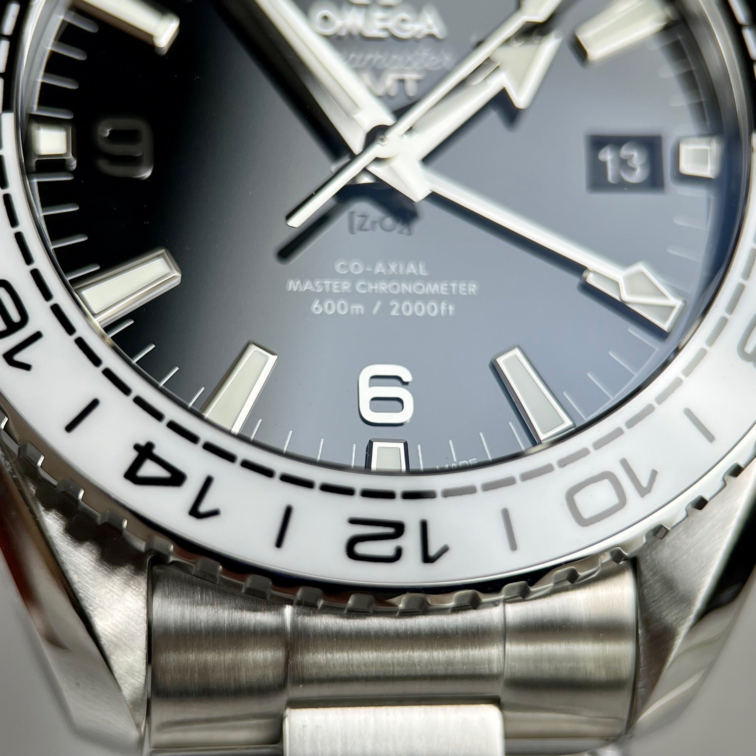 Omega Seamaster Planet Ocean 600M, schwarzes Zifferblatt vs. Fabrik 42MM