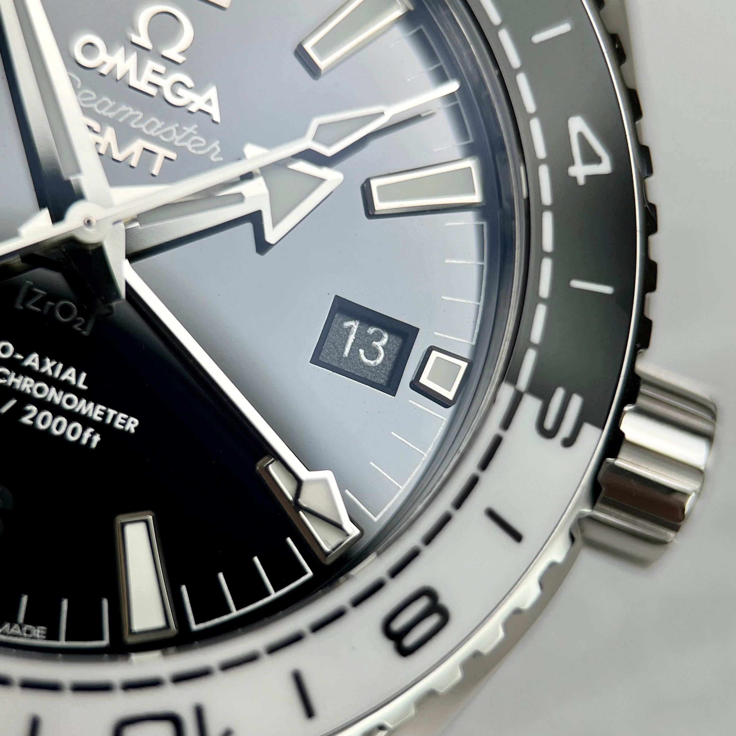 Omega Seamaster Planet Ocean 600M, schwarzes Zifferblatt vs. Fabrik 42MM
