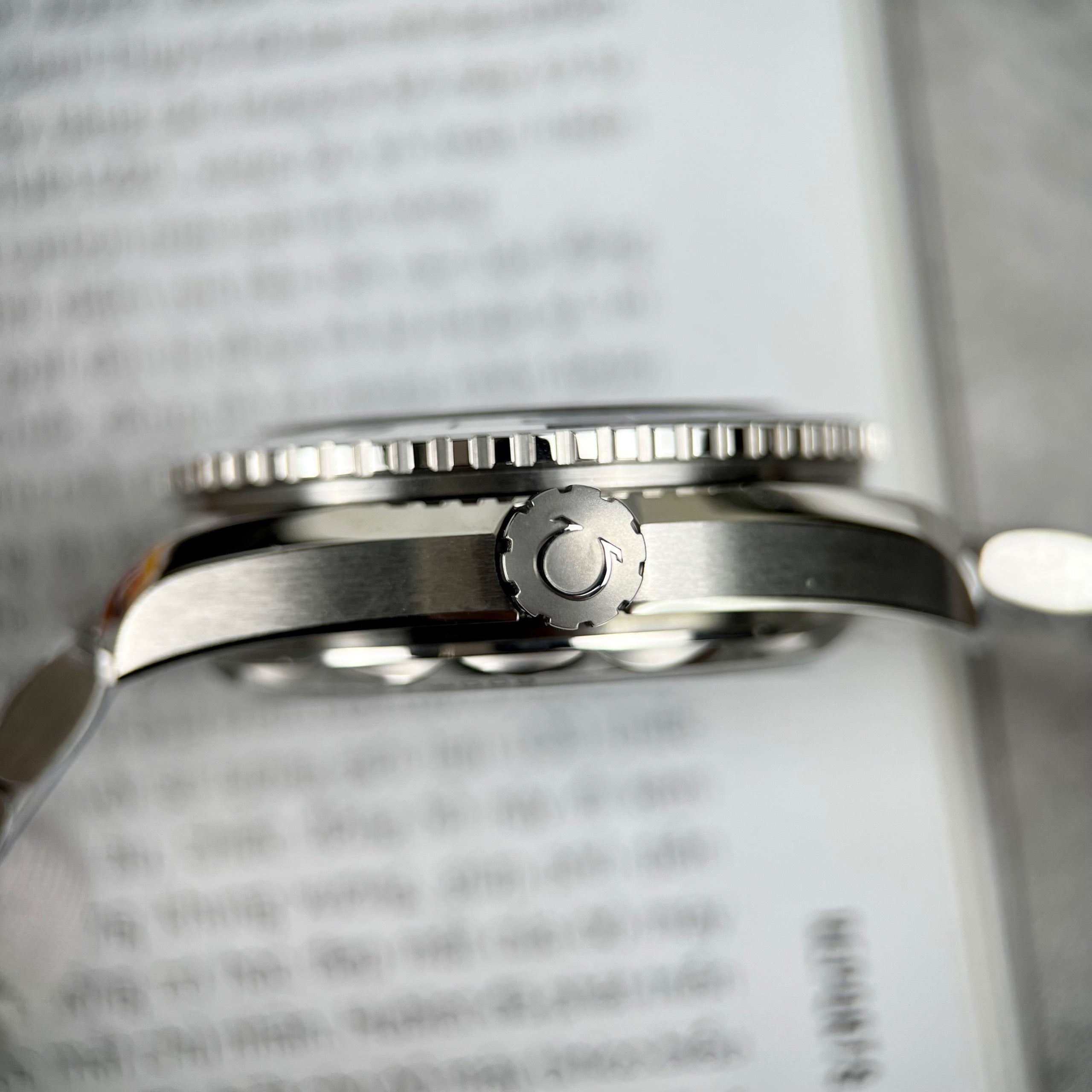 Omega Seamaster Planet Ocean 600M, schwarzes Zifferblatt vs. Fabrik 42MM