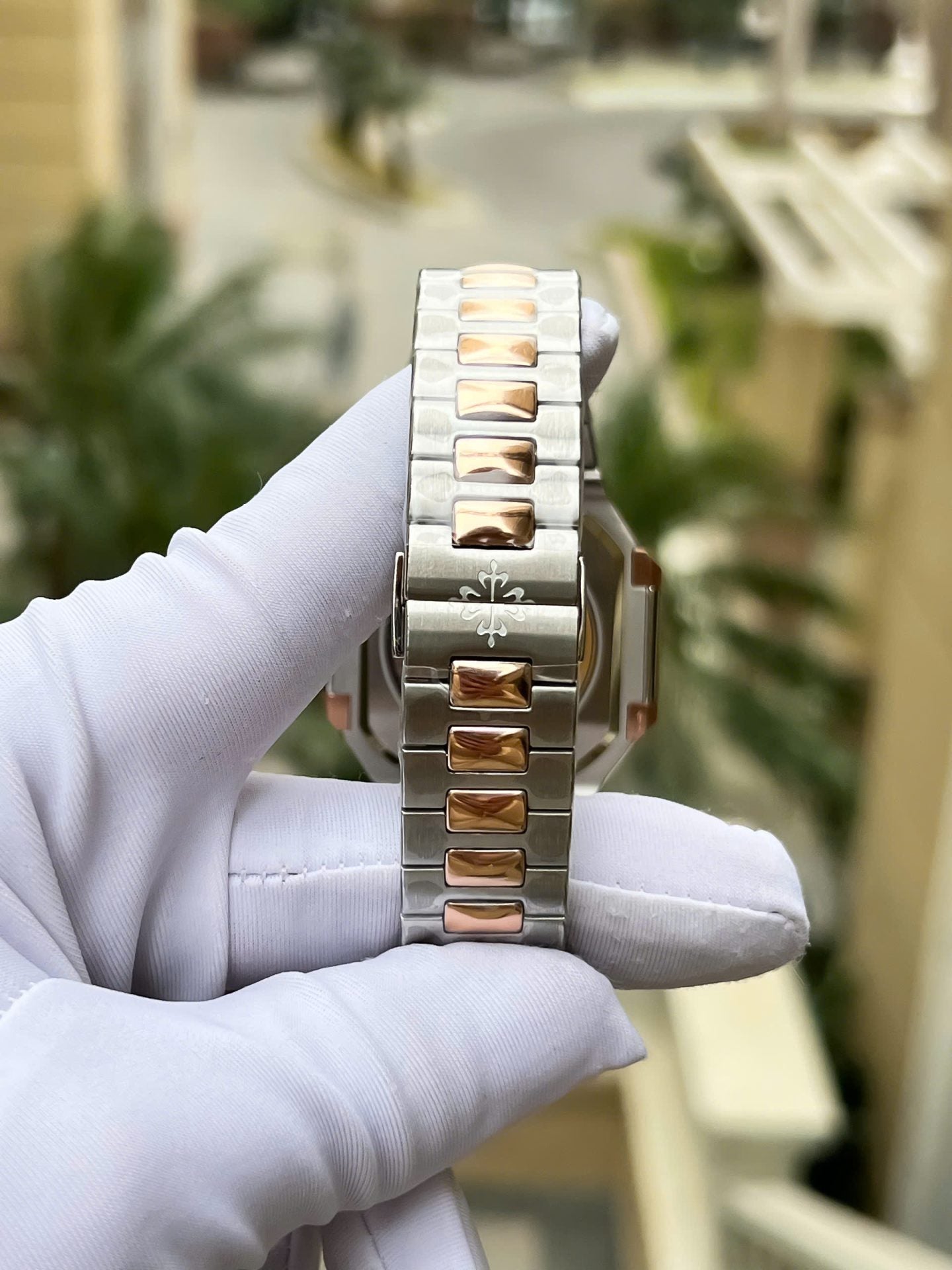 Patek Philippe Cubitus 5821 Demi-Or Rose Cadran Carré Chocolat 45 mm