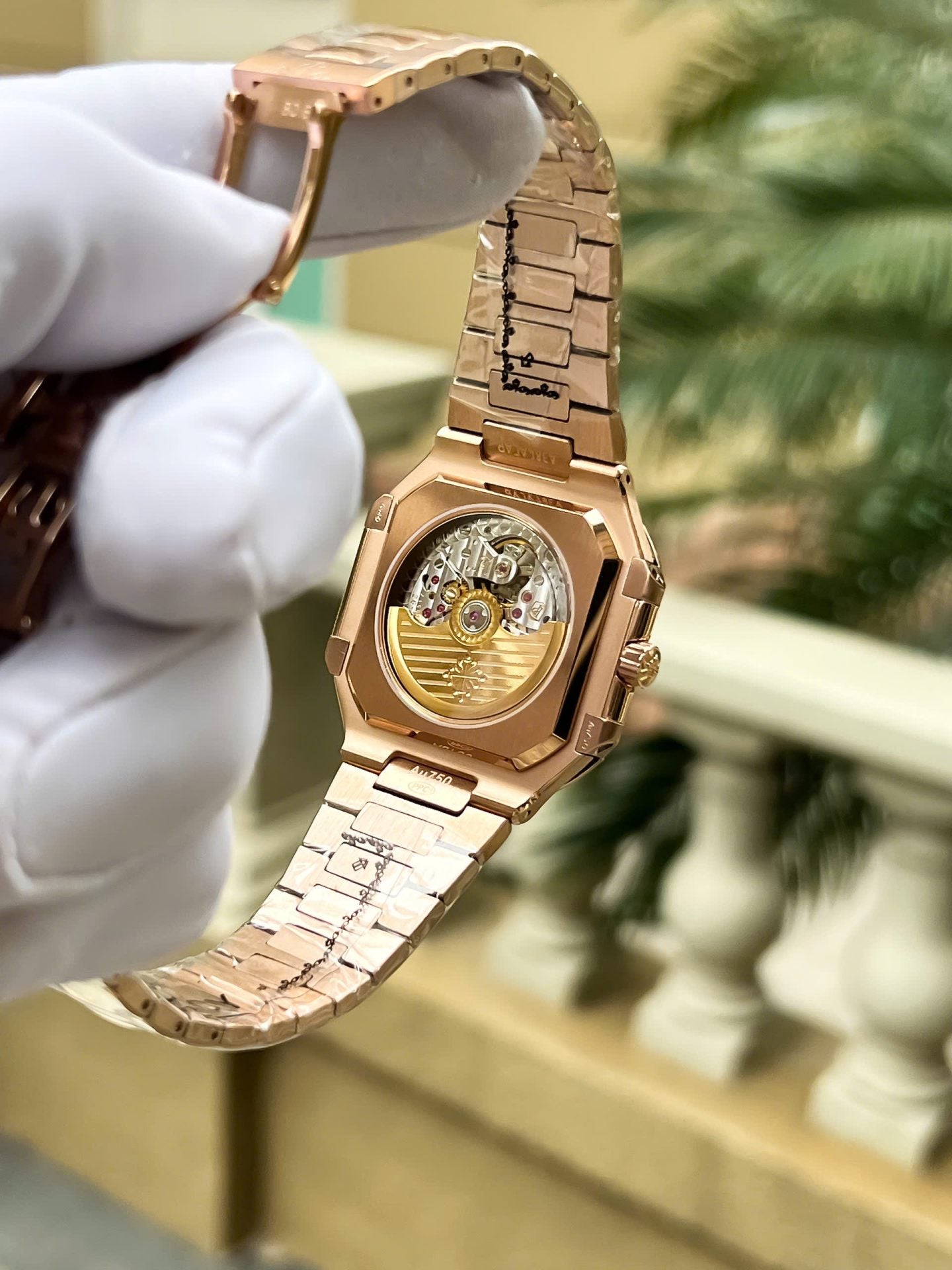 Montre Patek Philippe Cubitus 5821 en or rose, cadran carré chocolat, 45 mm