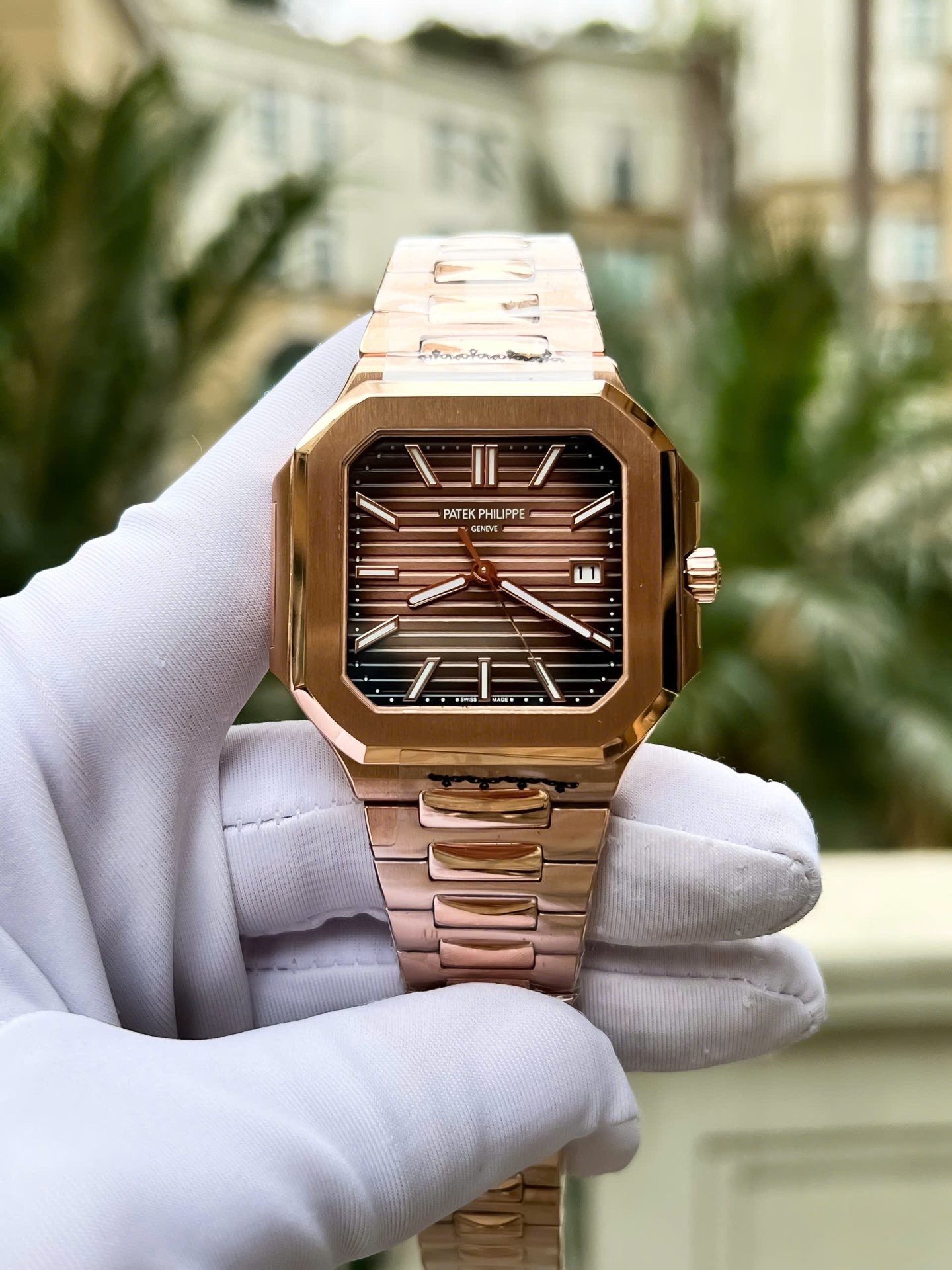 Montre Patek Philippe Cubitus 5821 en or rose, cadran carré chocolat, 45 mm