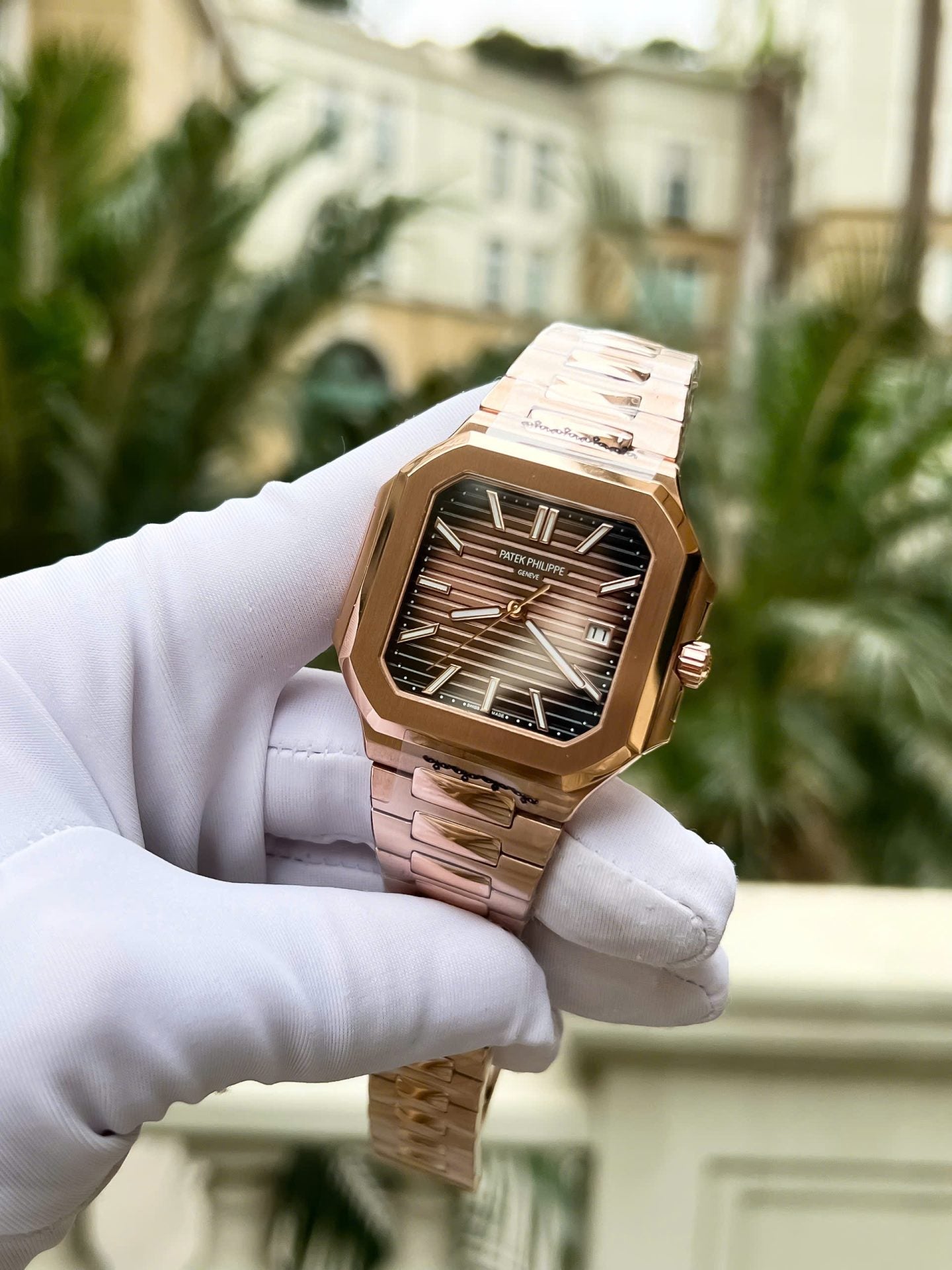 Montre Patek Philippe Cubitus 5821 en or rose, cadran carré chocolat, 45 mm