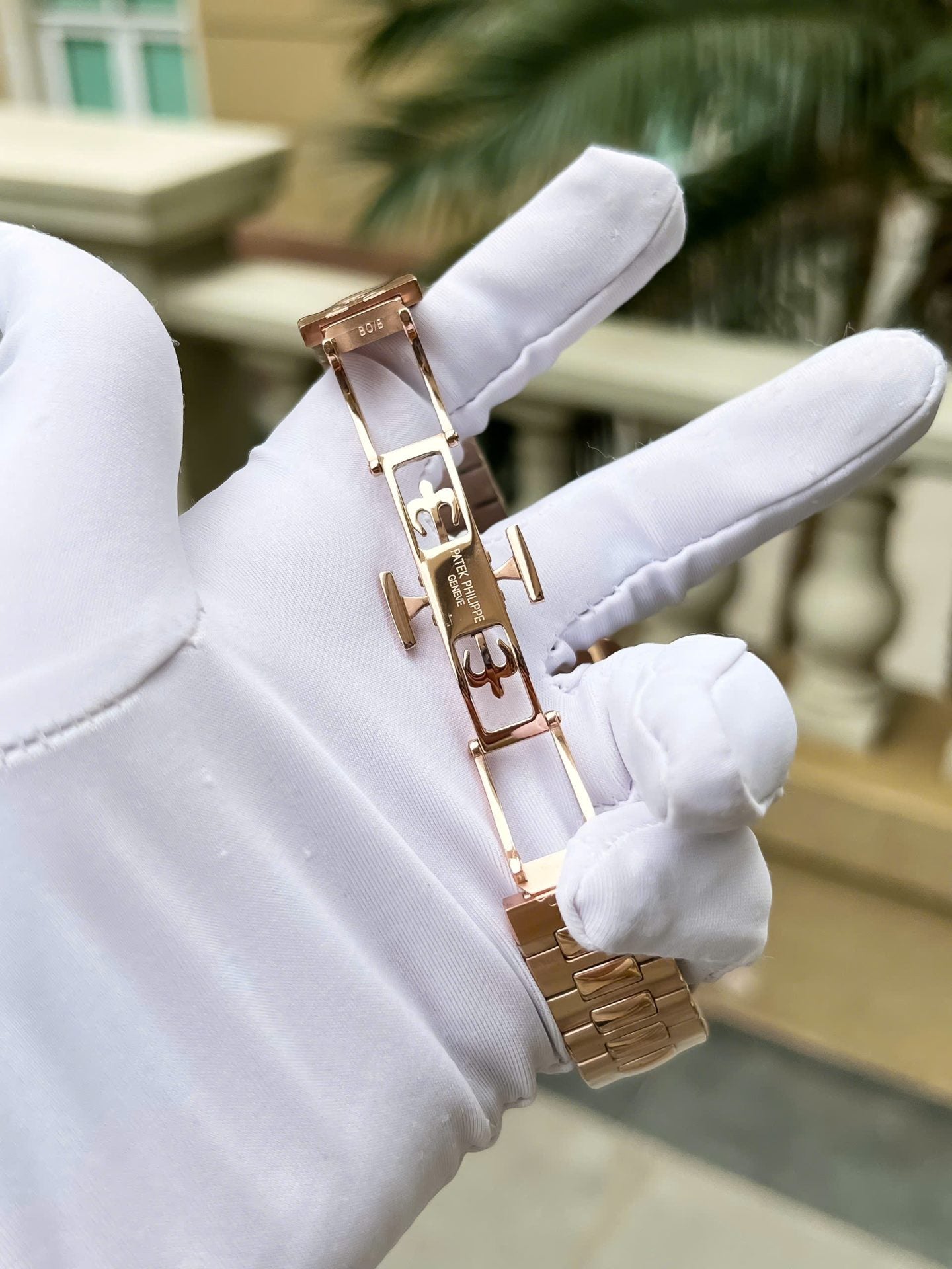 Montre Patek Philippe Cubitus 5821 en or rose, cadran carré chocolat, 45 mm